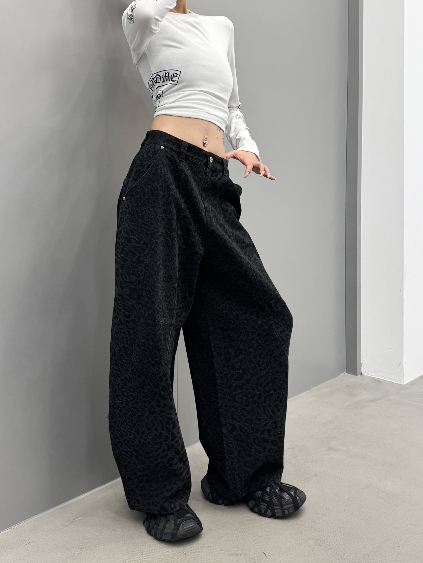 克罗心 ｜ 新款休闲裤，成衣洗水加软工艺，全身豹纹印花，天丝棉混纺面料，弯刀休闲款式，尺码sml