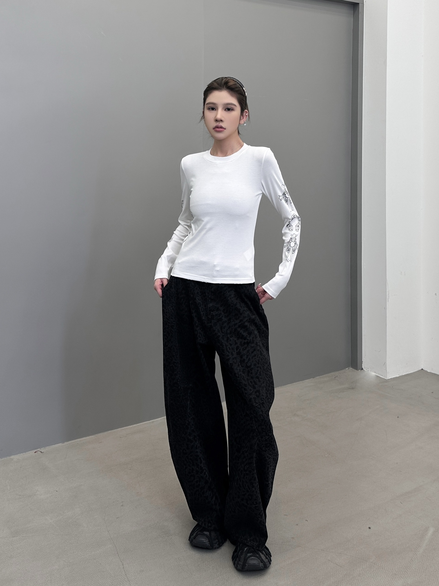 克罗心 ｜ 新款长袖打底，成衣洗水吊磨工艺加4处印花，休闲时尚，尺码sml