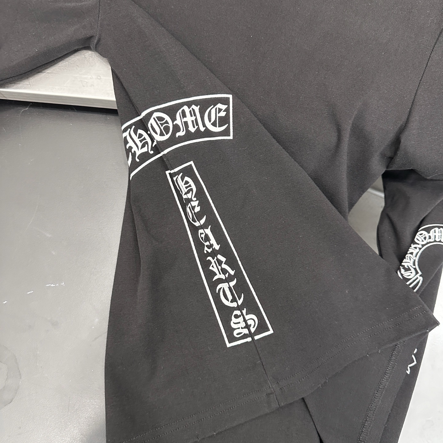 克罗心 ｜ 新款长袖打底，成衣洗水吊磨工艺加4处印花，休闲时尚，尺码sml