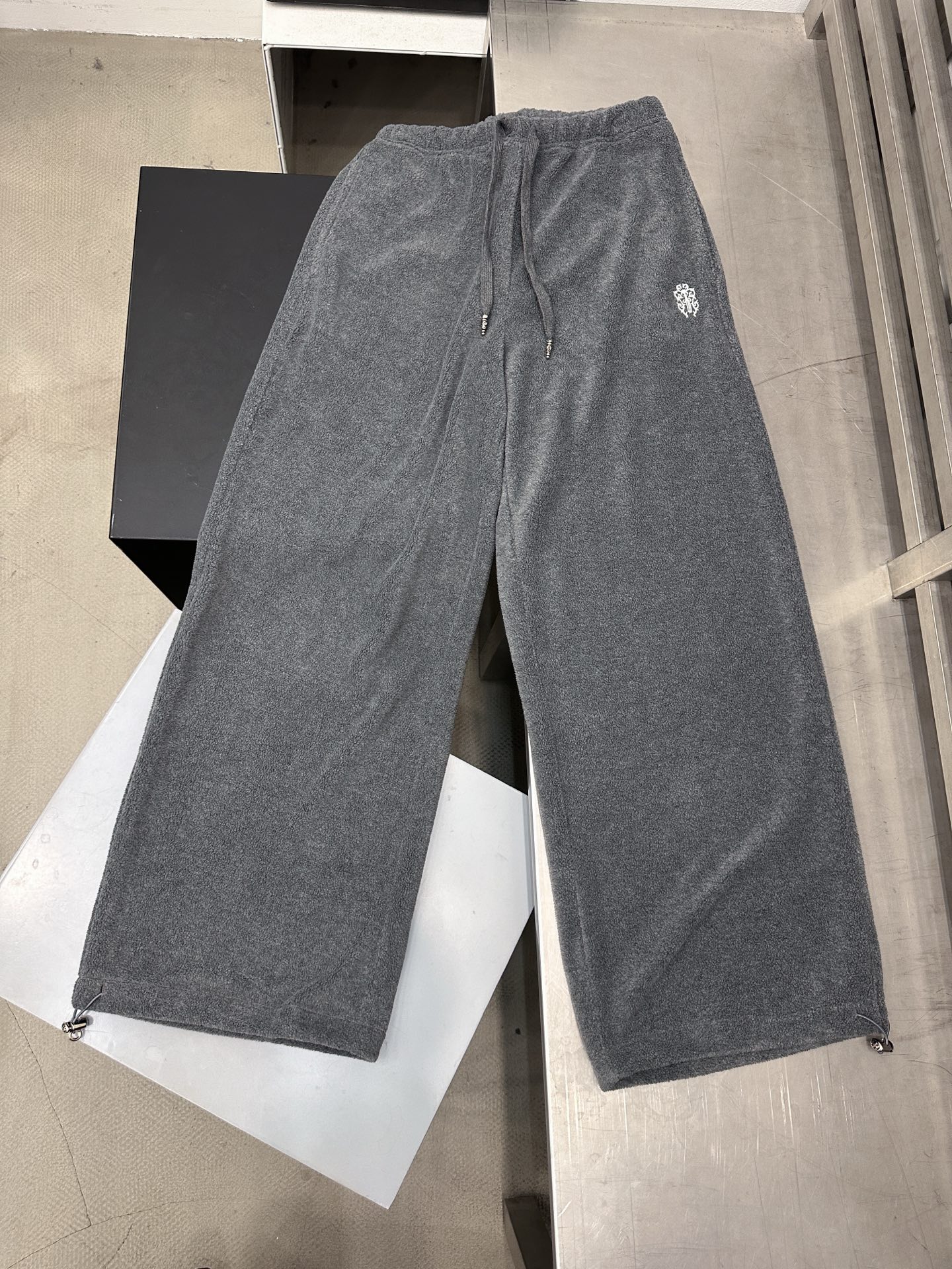 克罗心 ｜ 新款休闲裤，经典刺绣标，高密保暖摇粒绒面料，时尚休闲版型，男女同款，尺码sml