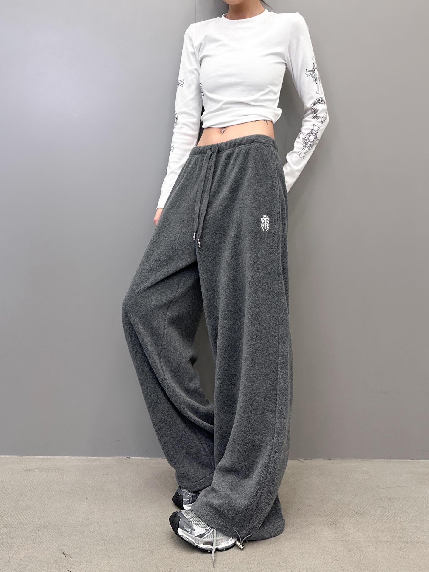 克罗心 ｜ 新款休闲裤，经典刺绣标，高密保暖摇粒绒面料，时尚休闲版型，男女同款，尺码sml