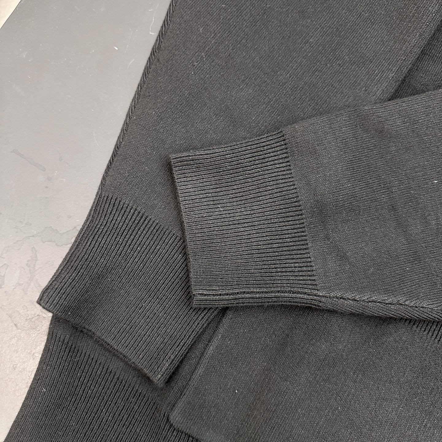 克罗心 ｜ 新款羊毛开衫，成衣手工刺绣十字标加手工钉扣工艺，羊毛混纺毛织开衫，男女同款，尺码sml