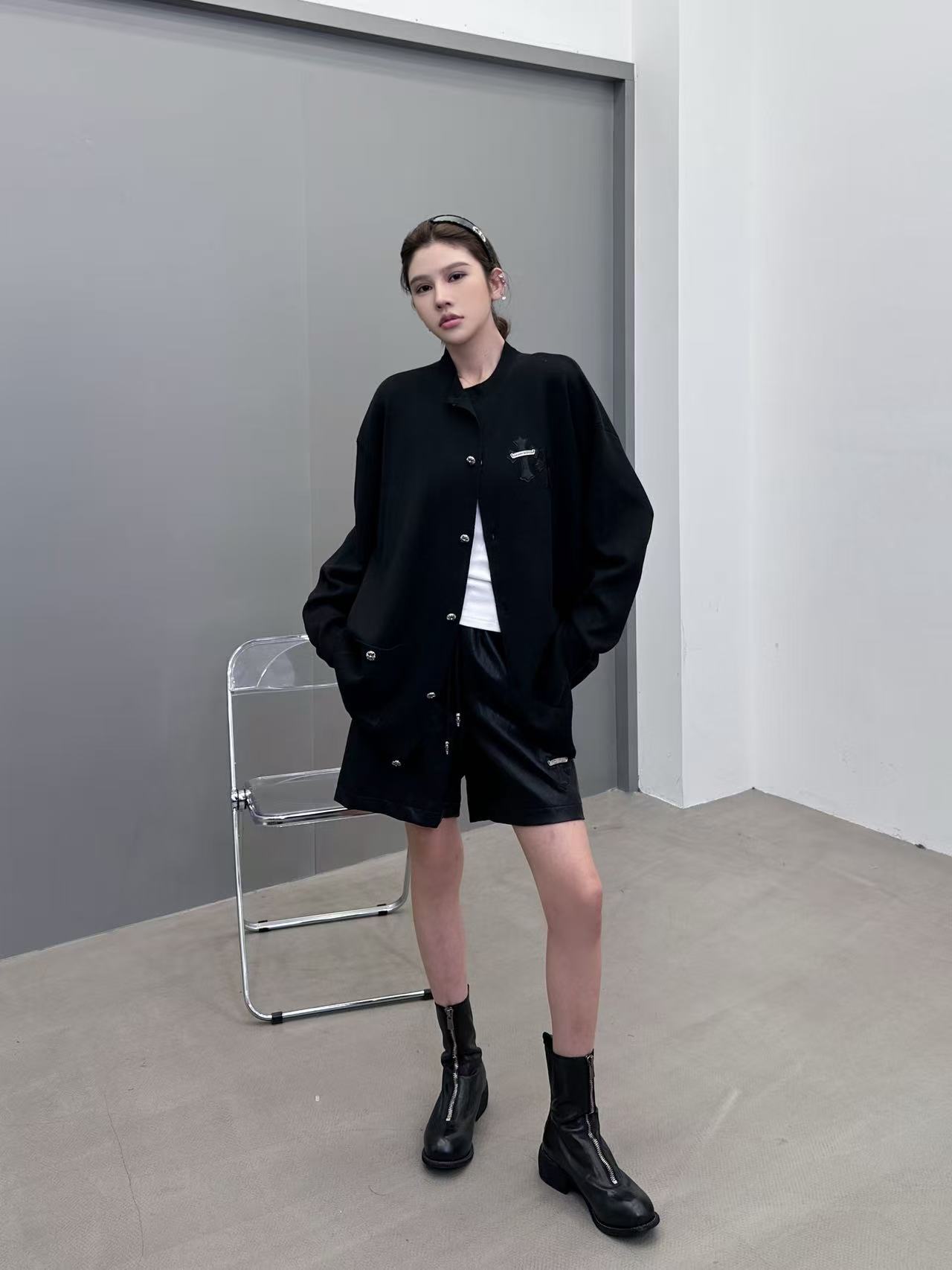 克罗心 ｜ 新款羊毛开衫，成衣手工刺绣十字标加手工钉扣工艺，羊毛混纺毛织开衫，男女同款，尺码sml