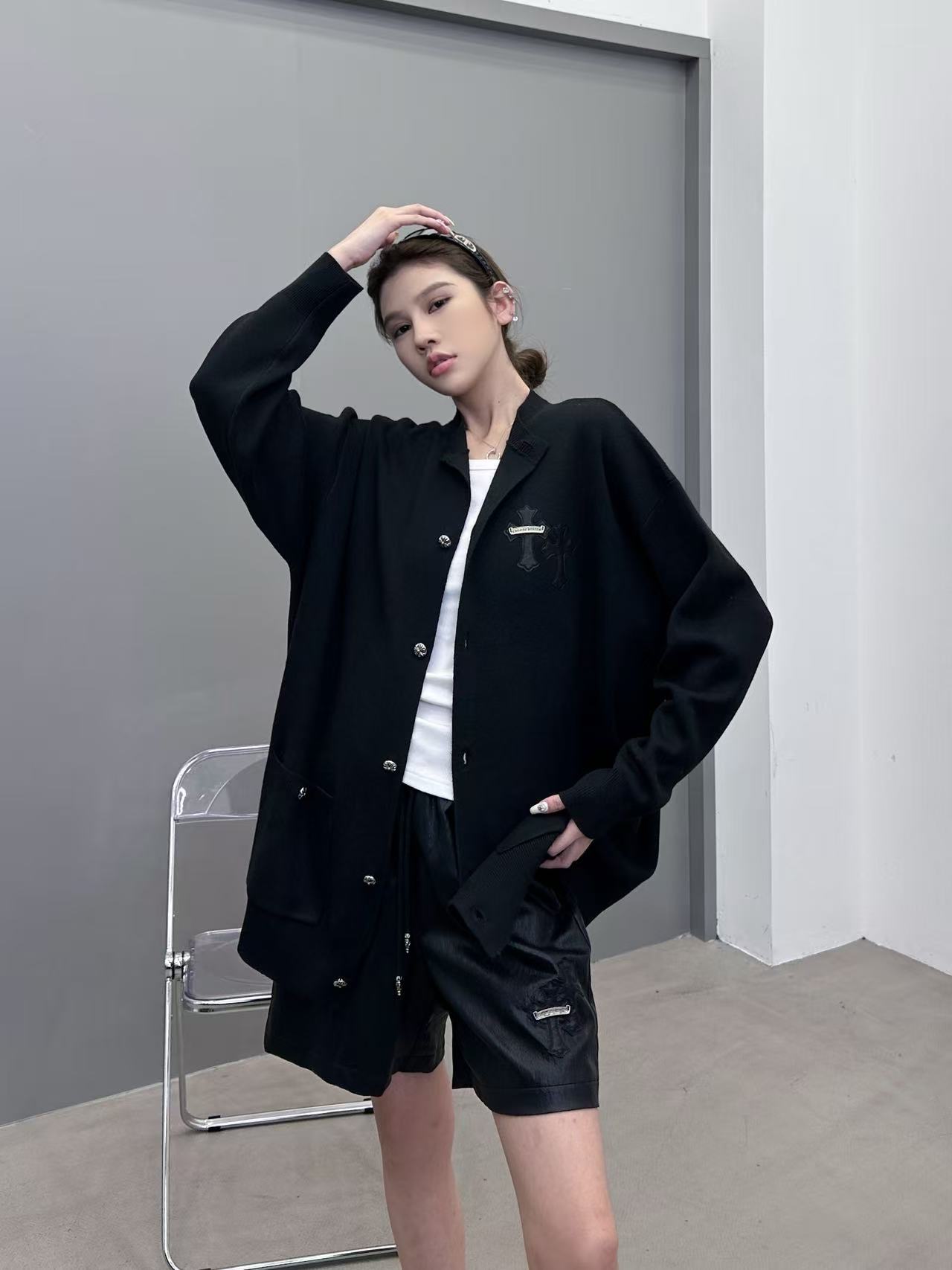 克罗心 ｜ 新款羊毛开衫，成衣手工刺绣十字标加手工钉扣工艺，羊毛混纺毛织开衫，男女同款，尺码sml