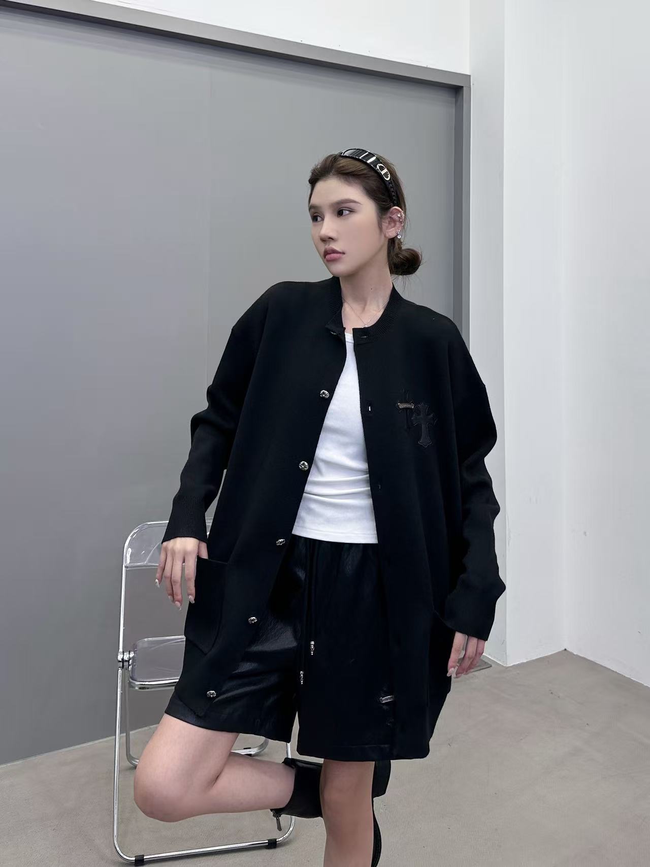 克罗心 ｜ 新款羊毛开衫，成衣手工刺绣十字标加手工钉扣工艺，羊毛混纺毛织开衫，男女同款，尺码sml