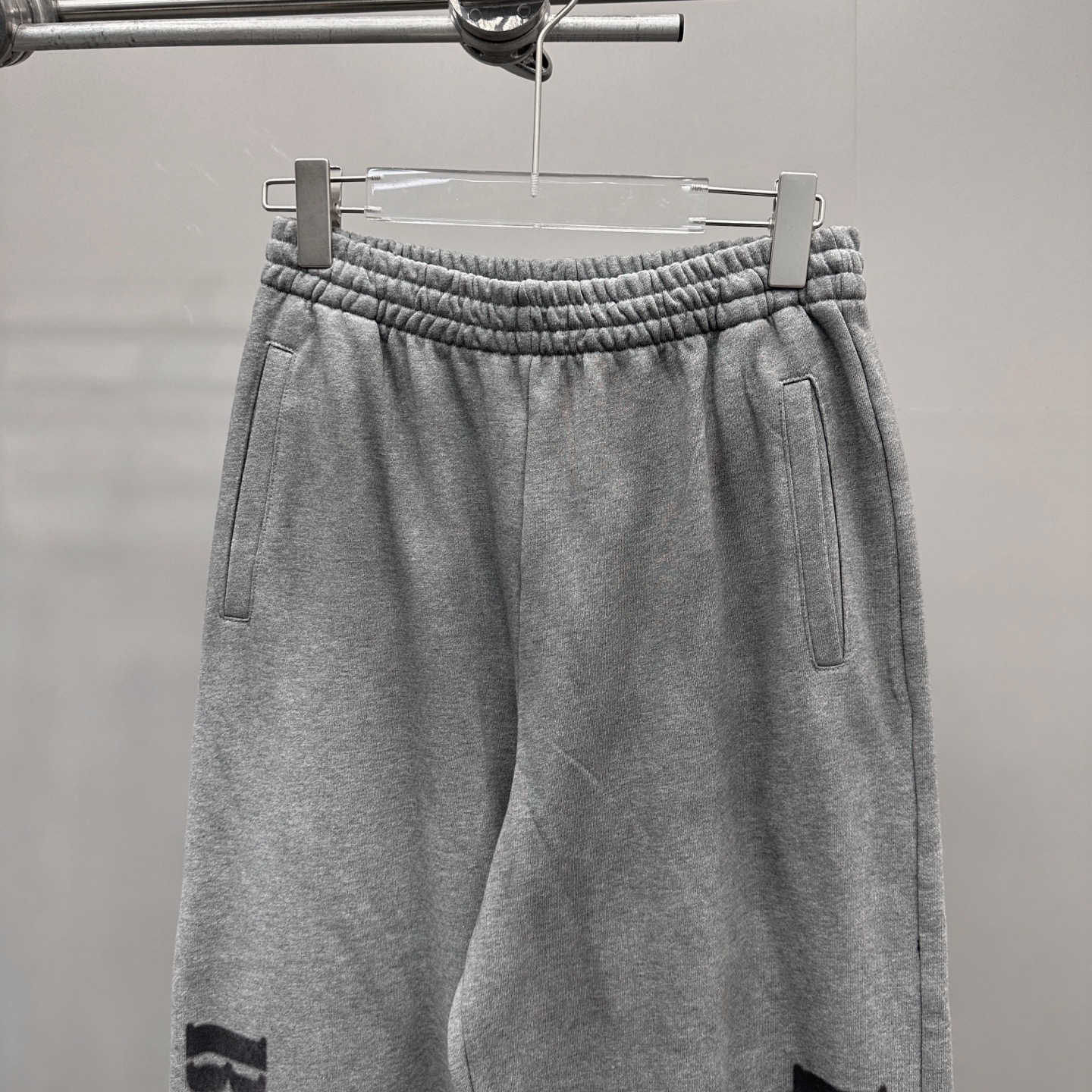 巴黎 ｜ 新款卫裤，成衣洗水喷色加数码直喷印花工艺，男女同款，尺码sml