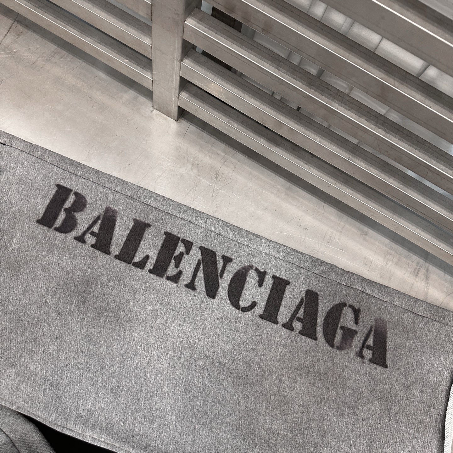 巴黎 ｜ 新款卫裤，成衣洗水喷色加数码直喷印花工艺，男女同款，尺码sml