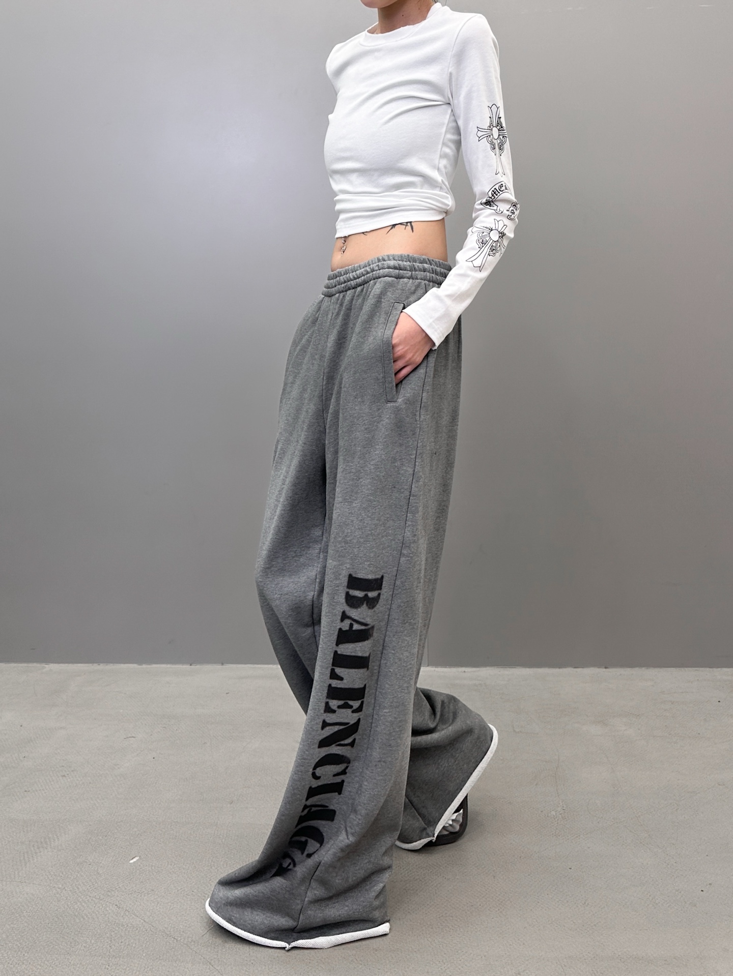 巴黎 ｜ 新款卫裤，成衣洗水喷色加数码直喷印花工艺，男女同款，尺码sml