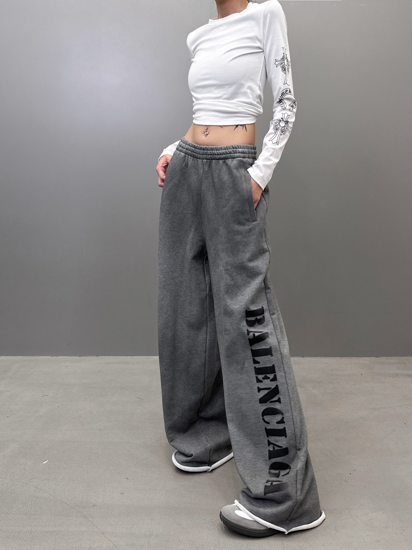 巴黎 ｜ 新款卫裤，成衣洗水喷色加数码直喷印花工艺，男女同款，尺码sml