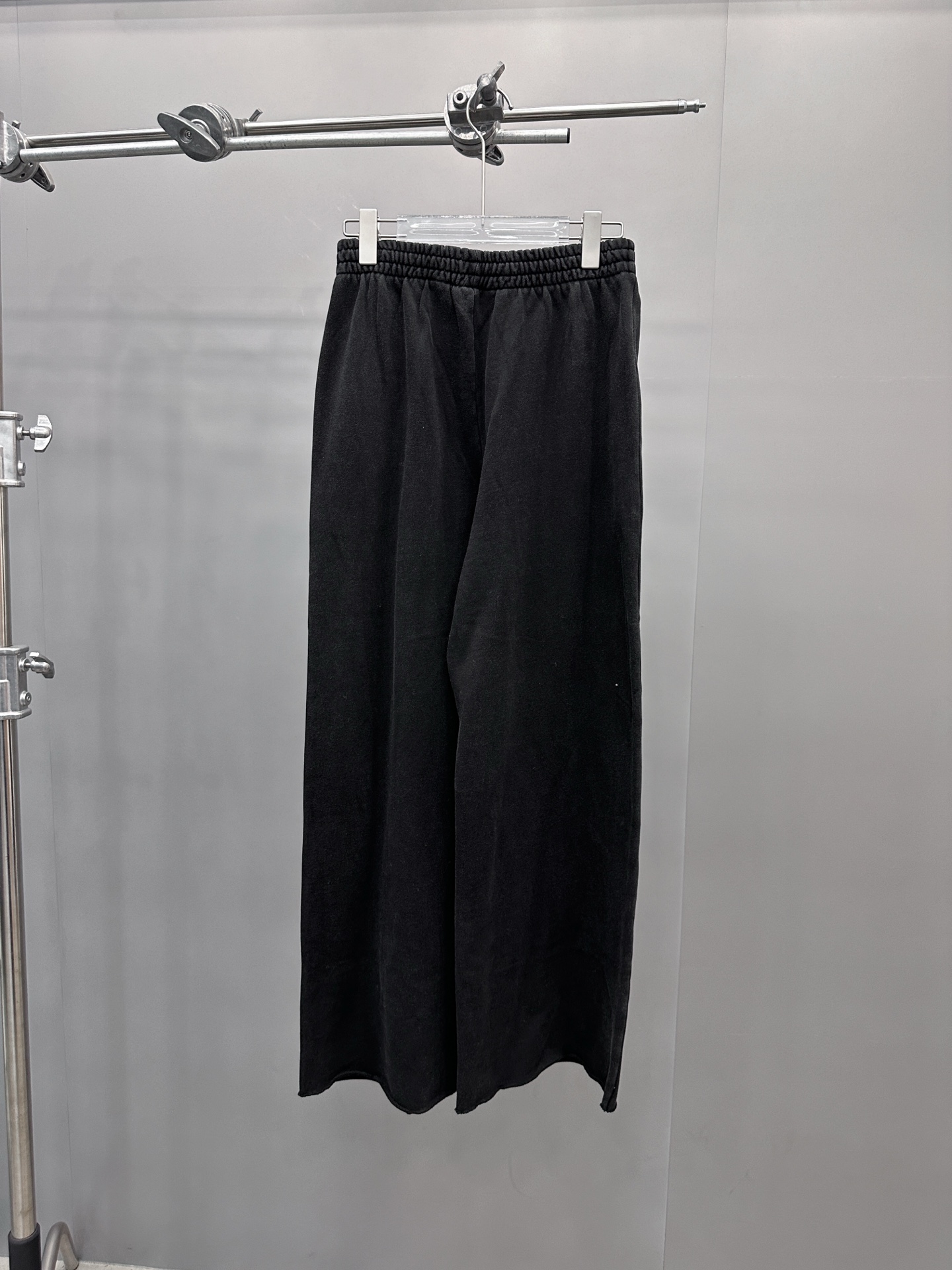 巴黎 ｜ 新款卫裤，成衣洗水喷色加数码直喷印花工艺，男女同款，尺码sml