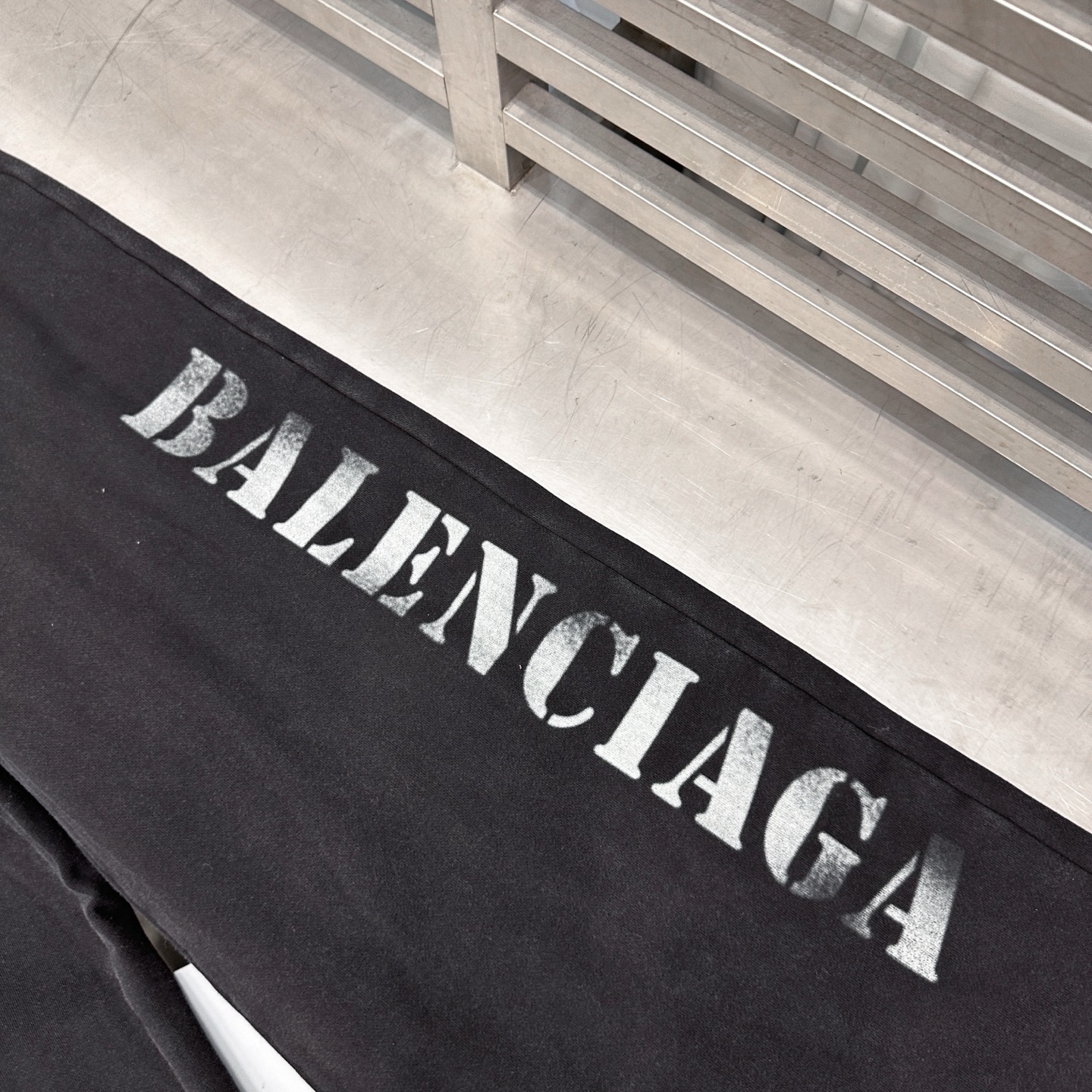 巴黎 ｜ 新款卫裤，成衣洗水喷色加数码直喷印花工艺，男女同款，尺码sml