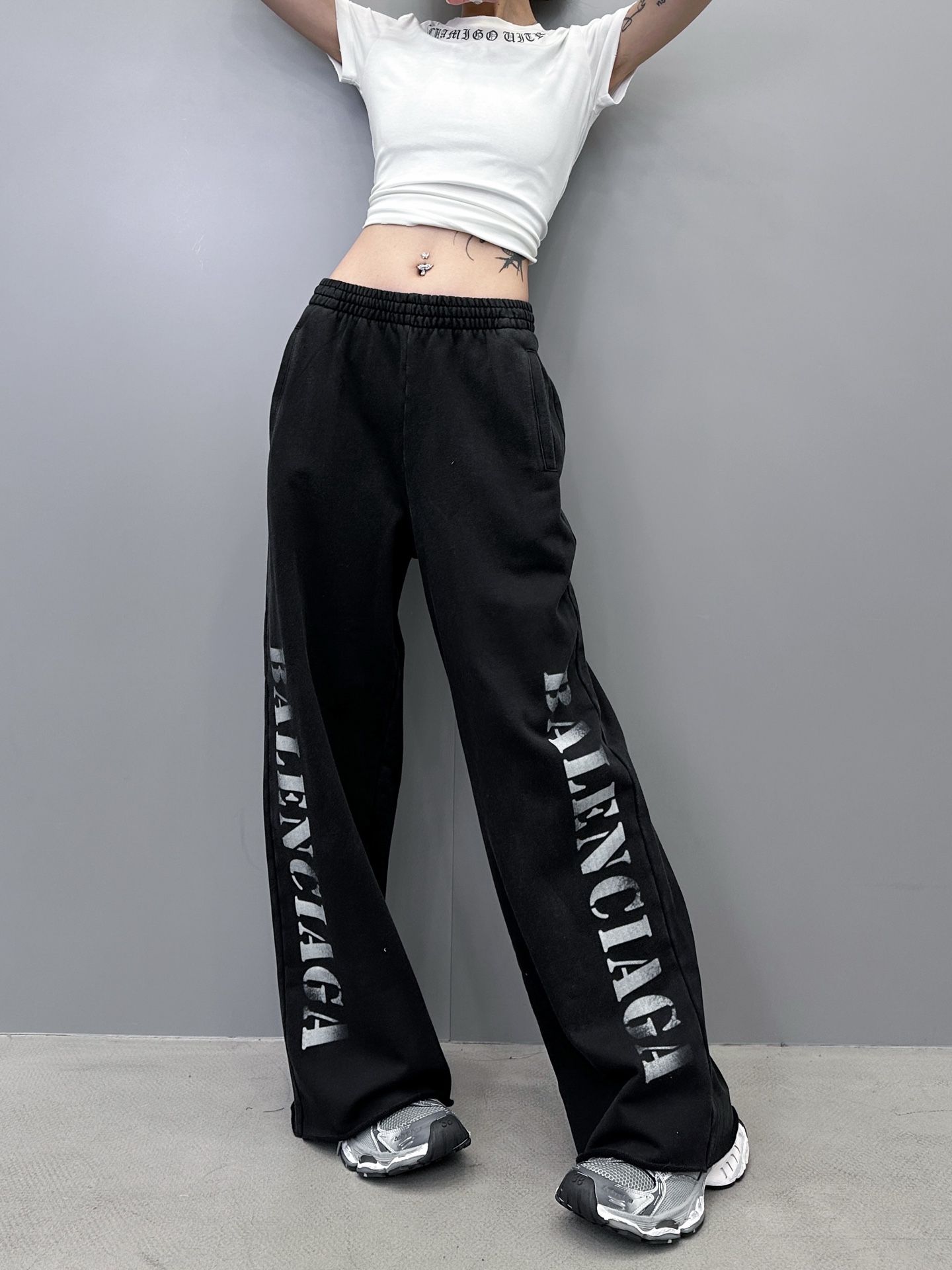 巴黎 ｜ 新款卫裤，成衣洗水喷色加数码直喷印花工艺，男女同款，尺码sml