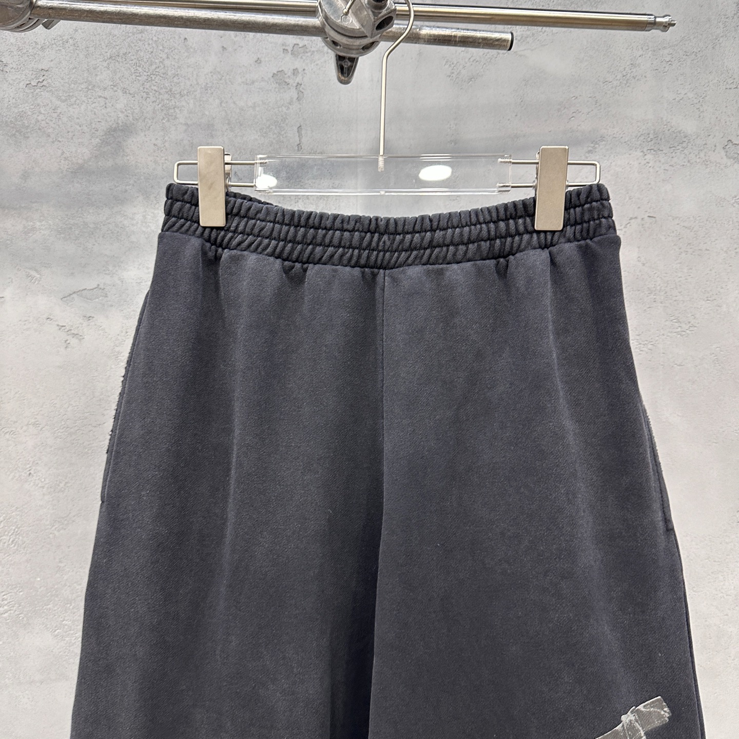 巴黎 ｜ 新款卫裤，成衣洗水炒色吊磨印花工艺，男女同款，尺码sml