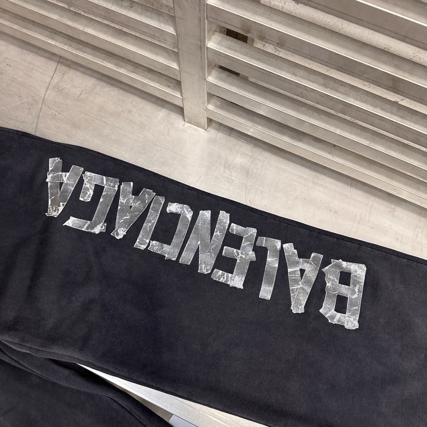 巴黎 ｜ 新款卫裤，成衣洗水炒色吊磨印花工艺，男女同款，尺码sml