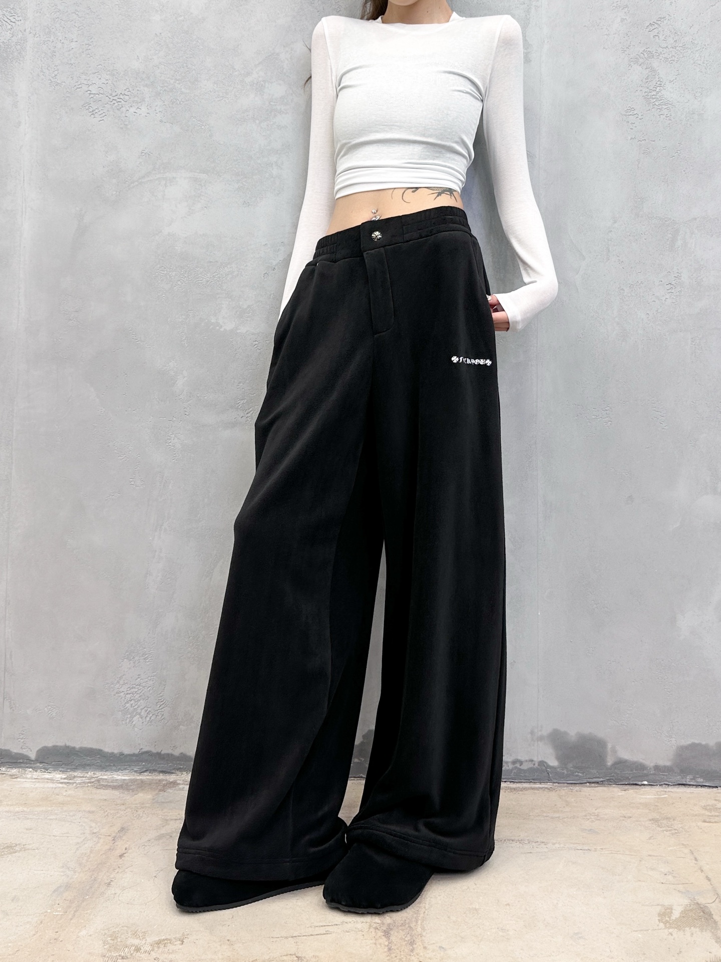 克罗心 ｜ 新款休闲裤，经典刺绣标，进口高密细绒保暖面料，休闲时尚，男女同款，尺码sml