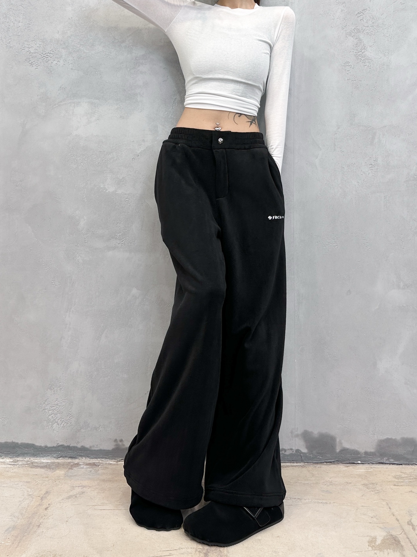 克罗心 ｜ 新款休闲裤，经典刺绣标，进口高密细绒保暖面料，休闲时尚，男女同款，尺码sml