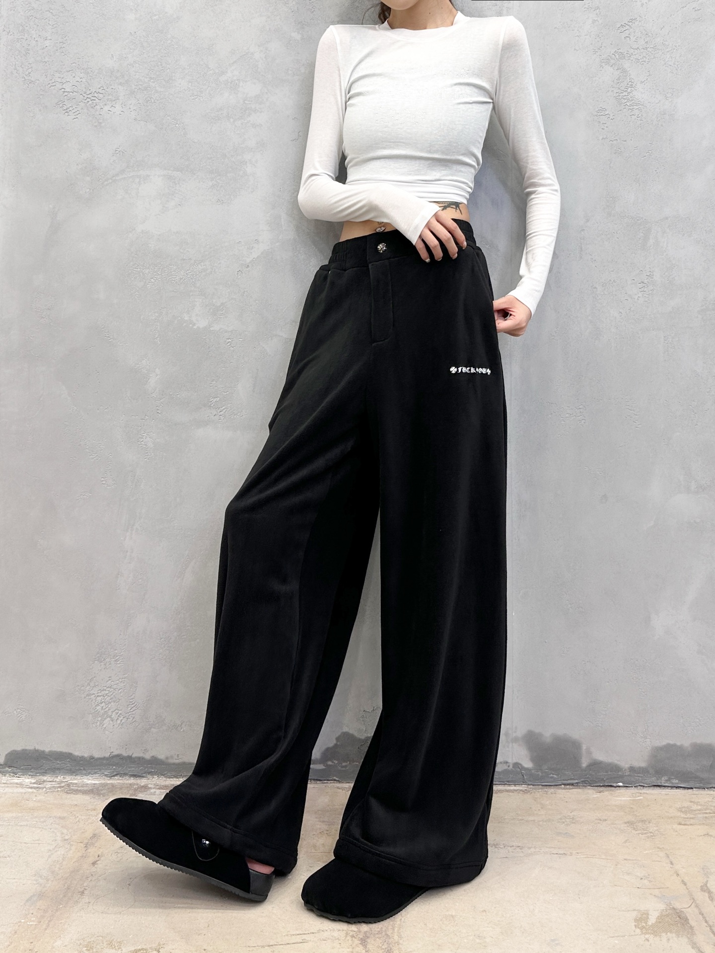 克罗心 ｜ 新款休闲裤，经典刺绣标，进口高密细绒保暖面料，休闲时尚，男女同款，尺码sml