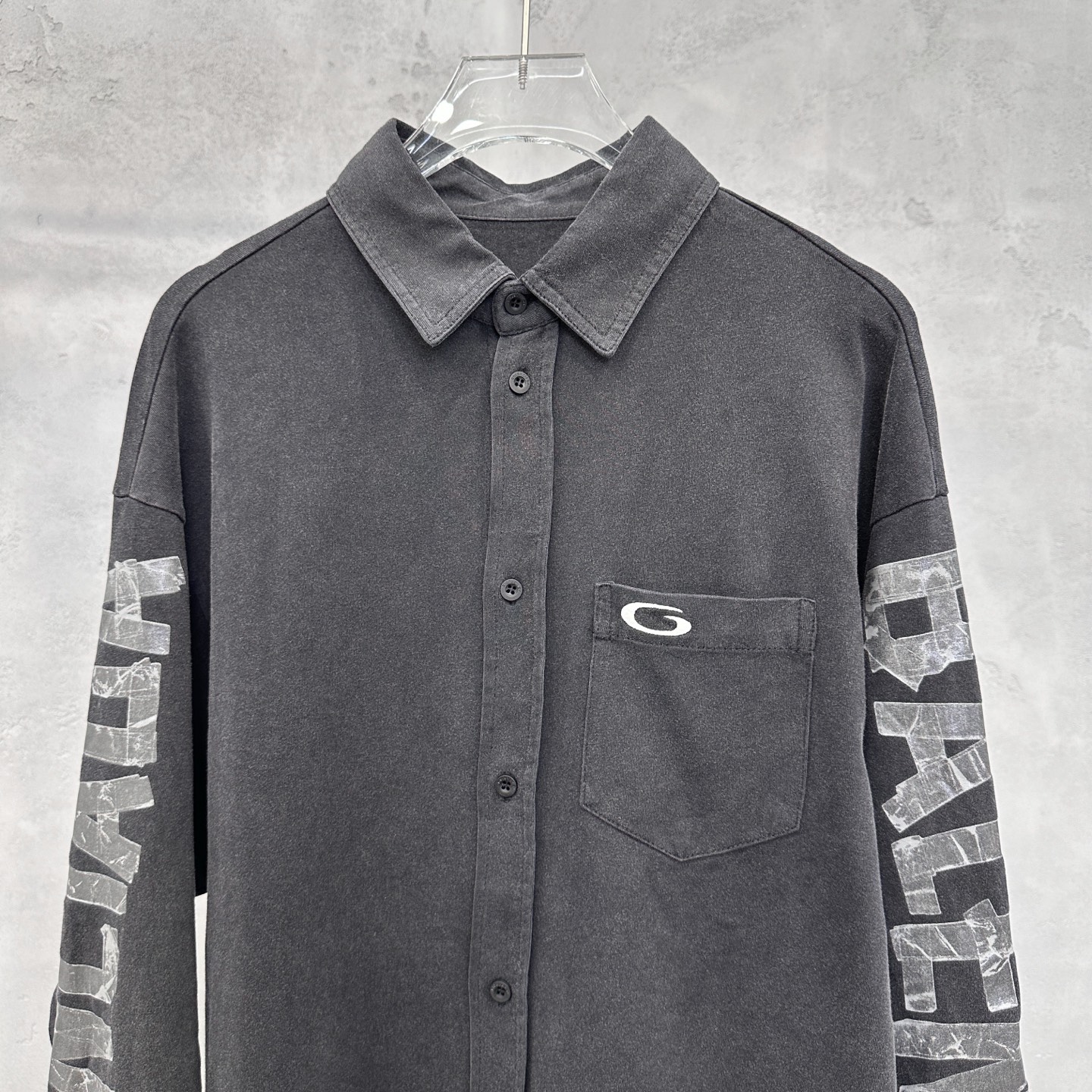 巴黎 ｜ 新款针织衬衣，成衣洗水炒色工艺，经典刺绣标加特殊硅胶印花工艺，100%精梳棉面料，男女同款，尺