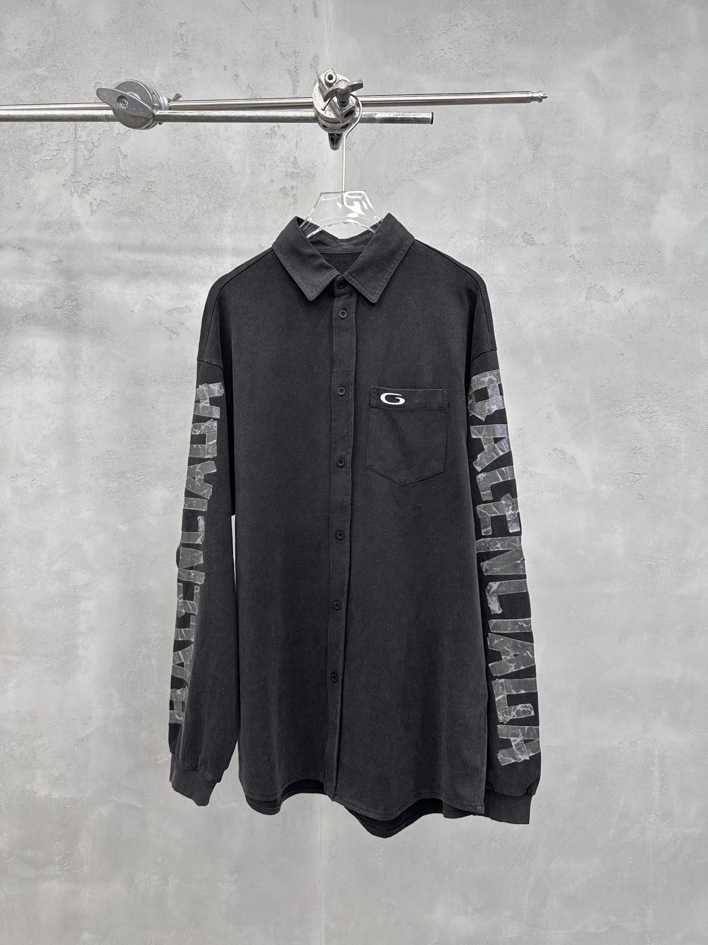 巴黎 ｜ 新款针织衬衣，成衣洗水炒色工艺，经典刺绣标加特殊硅胶印花工艺，100%精梳棉面料，男女同款，尺