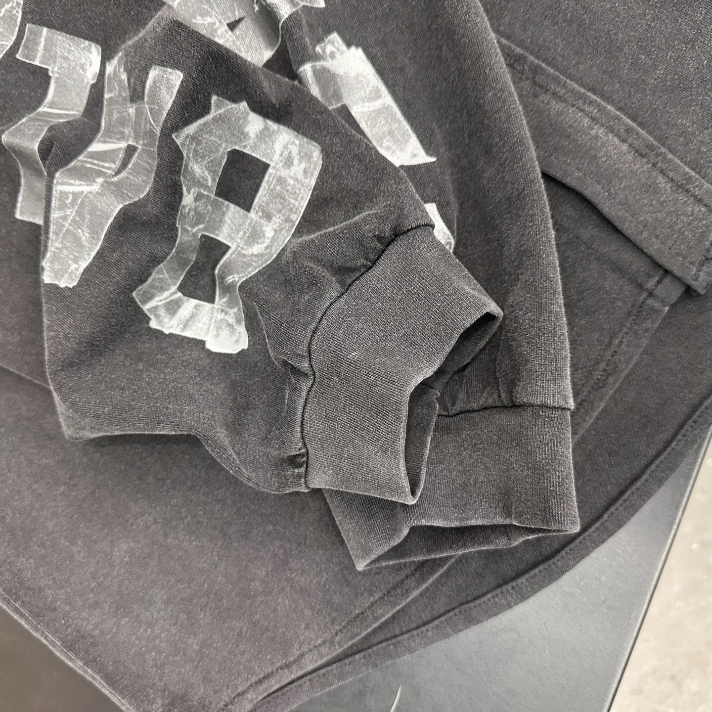 巴黎 ｜ 新款针织衬衣，成衣洗水炒色工艺，经典刺绣标加特殊硅胶印花工艺，100%精梳棉面料，男女同款，尺