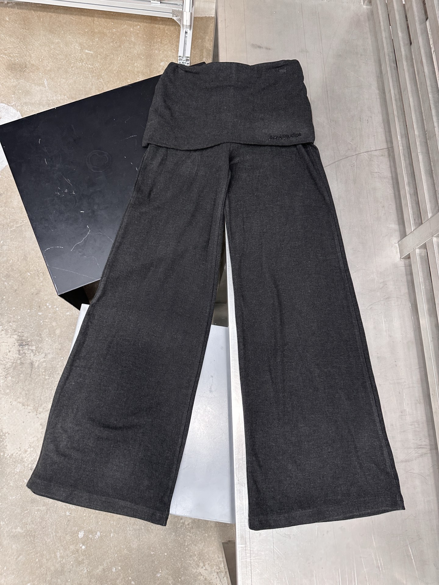 Acne ｜ 新款休闲裤，经典烫钻标，人棉混纺面料，休闲假两件款式，尺码sml