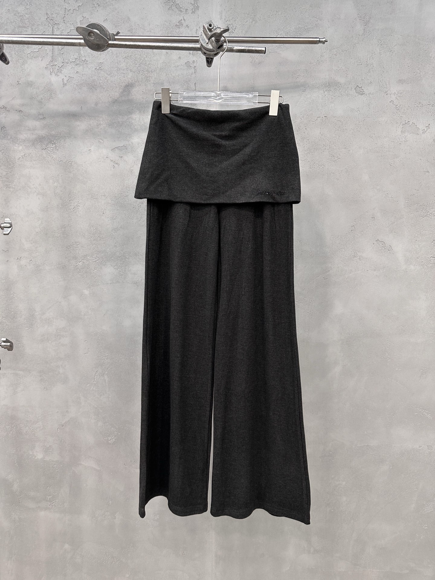 Acne ｜ 新款休闲裤，经典烫钻标，人棉混纺面料，休闲假两件款式，尺码sml