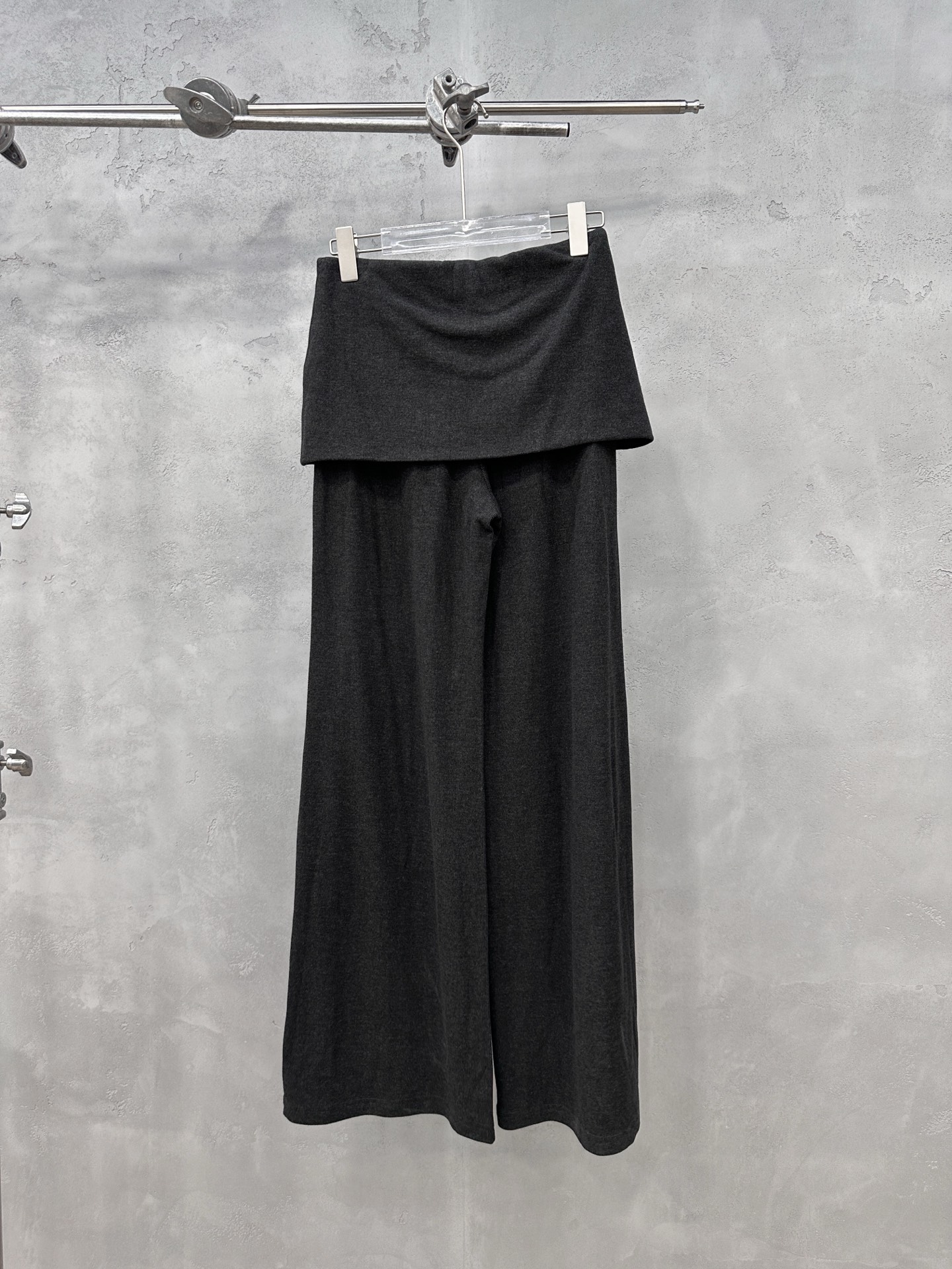 Acne ｜ 新款休闲裤，经典烫钻标，人棉混纺面料，休闲假两件款式，尺码sml