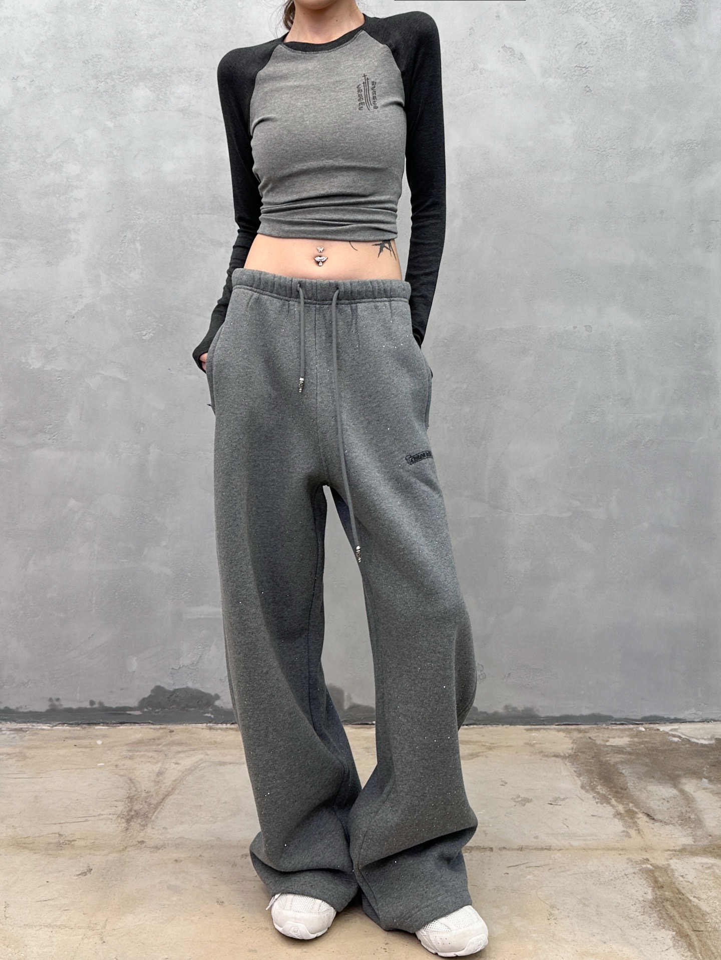 克罗心 ｜ 新款卫裤，经典硅胶闪粉印花标，全身烫钻工艺，休闲时尚，尺码sml