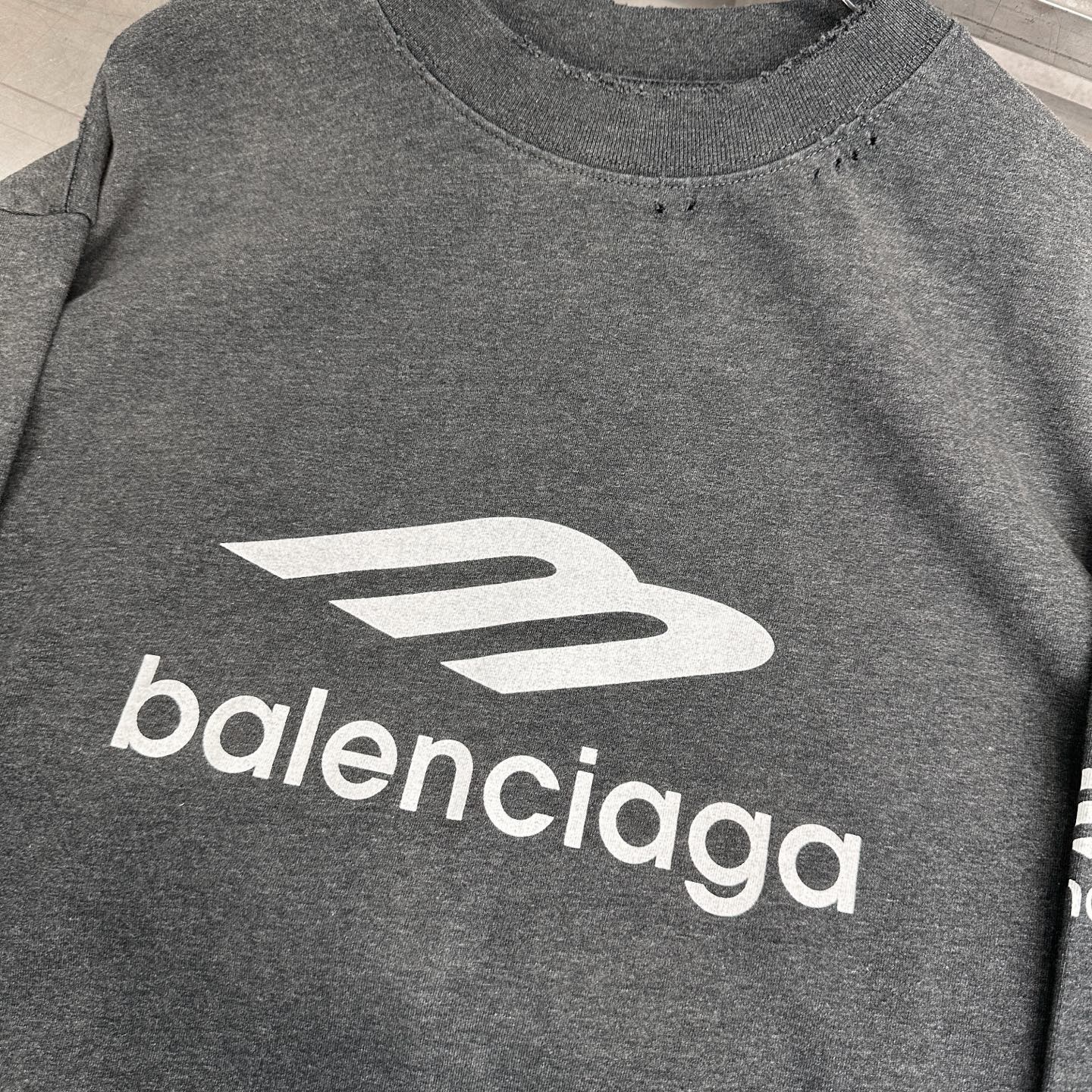 巴黎 ｜ 新款长袖t，成衣洗水喷色吊磨工艺加多处印花，男女同款，尺码sml