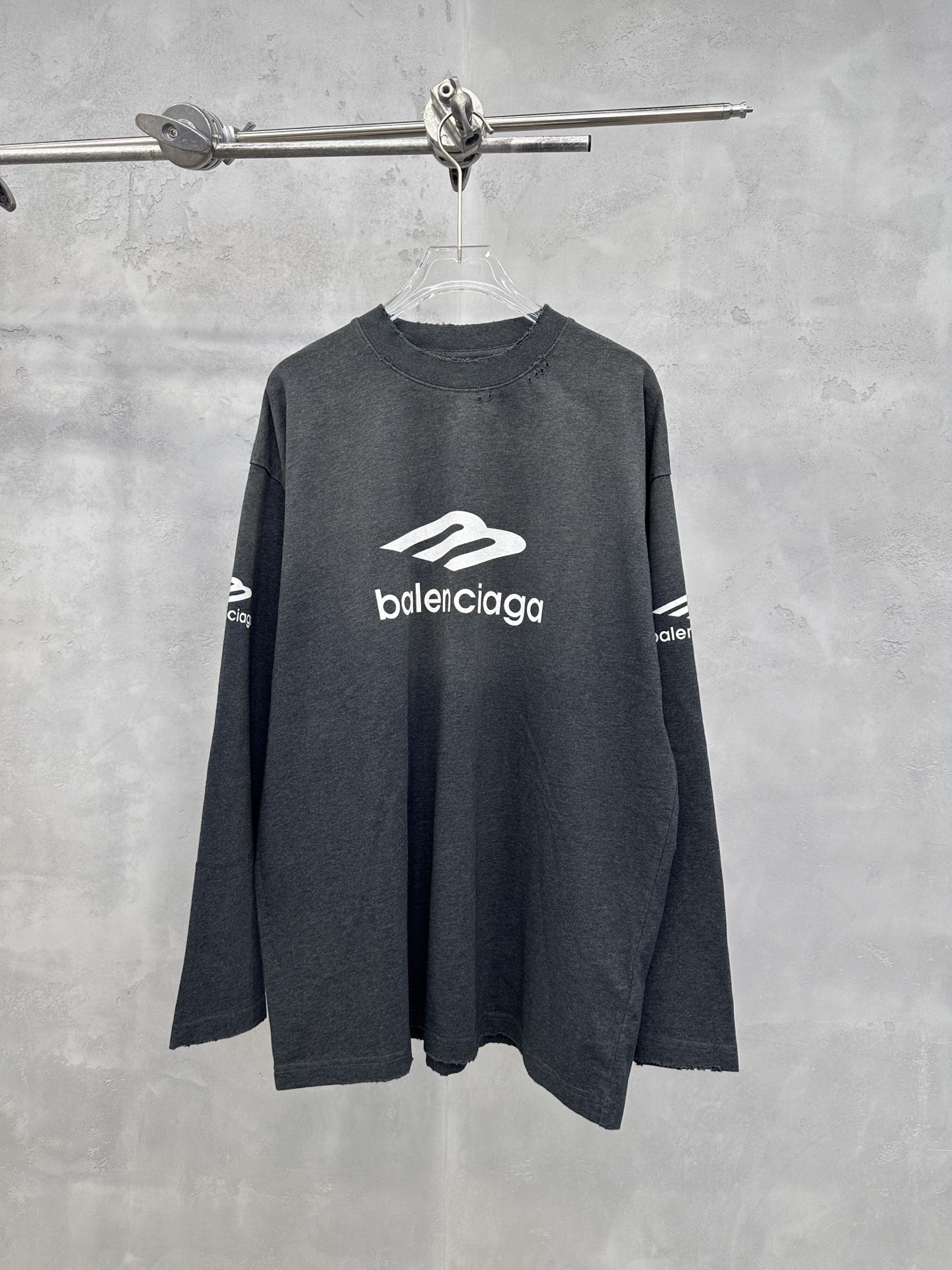 巴黎 ｜ 新款长袖t，成衣洗水喷色吊磨工艺加多处印花，男女同款，尺码sml