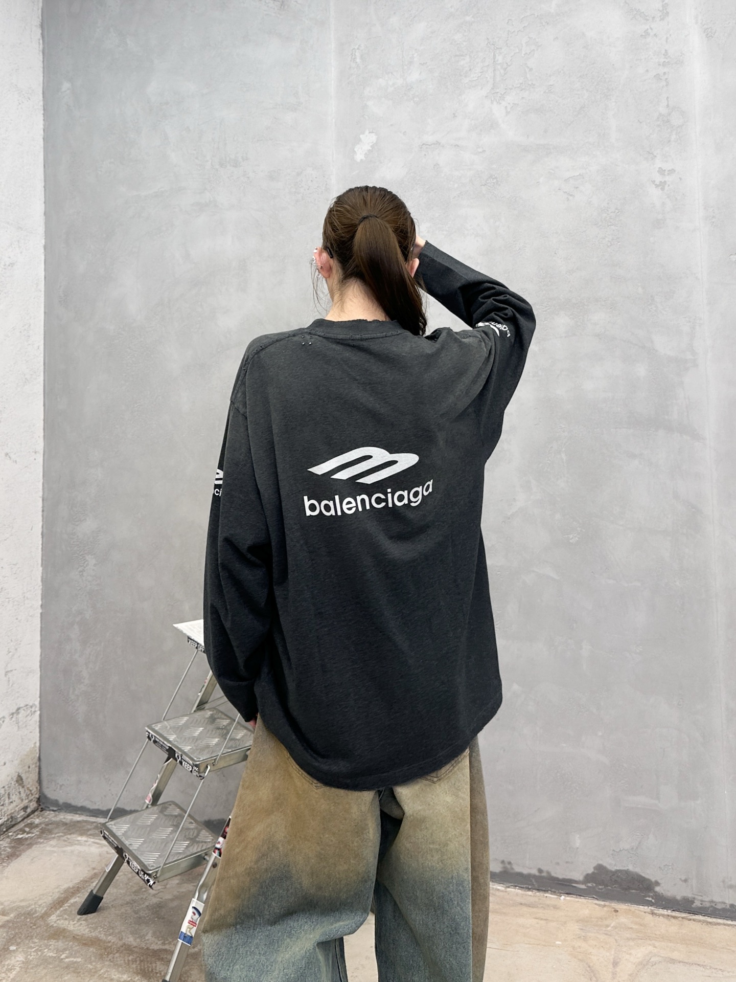 巴黎 ｜ 新款长袖t，成衣洗水喷色吊磨工艺加多处印花，男女同款，尺码sml