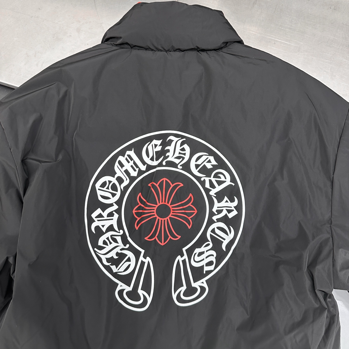 克罗心 ｜ 新款羽绒服，成衣四处印花标，外黑内红撞色设计，内外共用羽绒服面料，90白鹅绒，男女同款，尺码