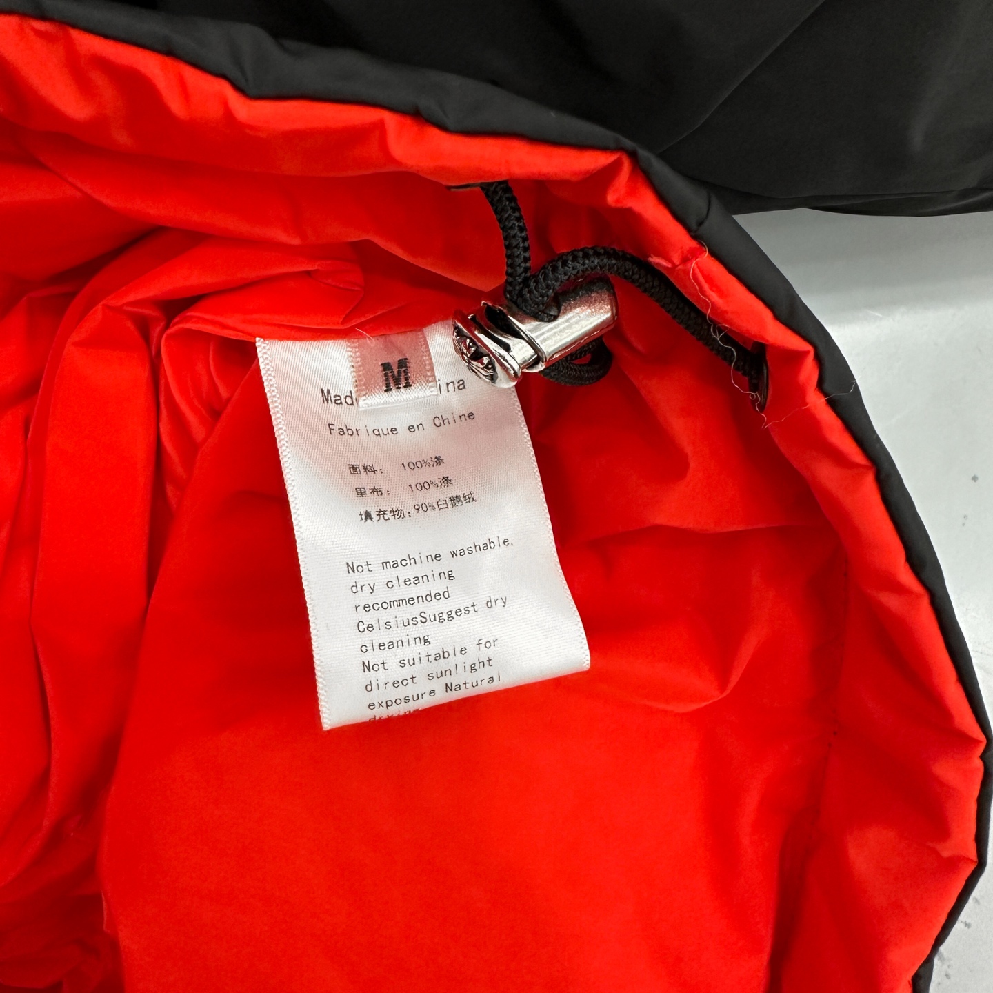 克罗心 ｜ 新款羽绒服，成衣四处印花标，外黑内红撞色设计，内外共用羽绒服面料，90白鹅绒，男女同款，尺码