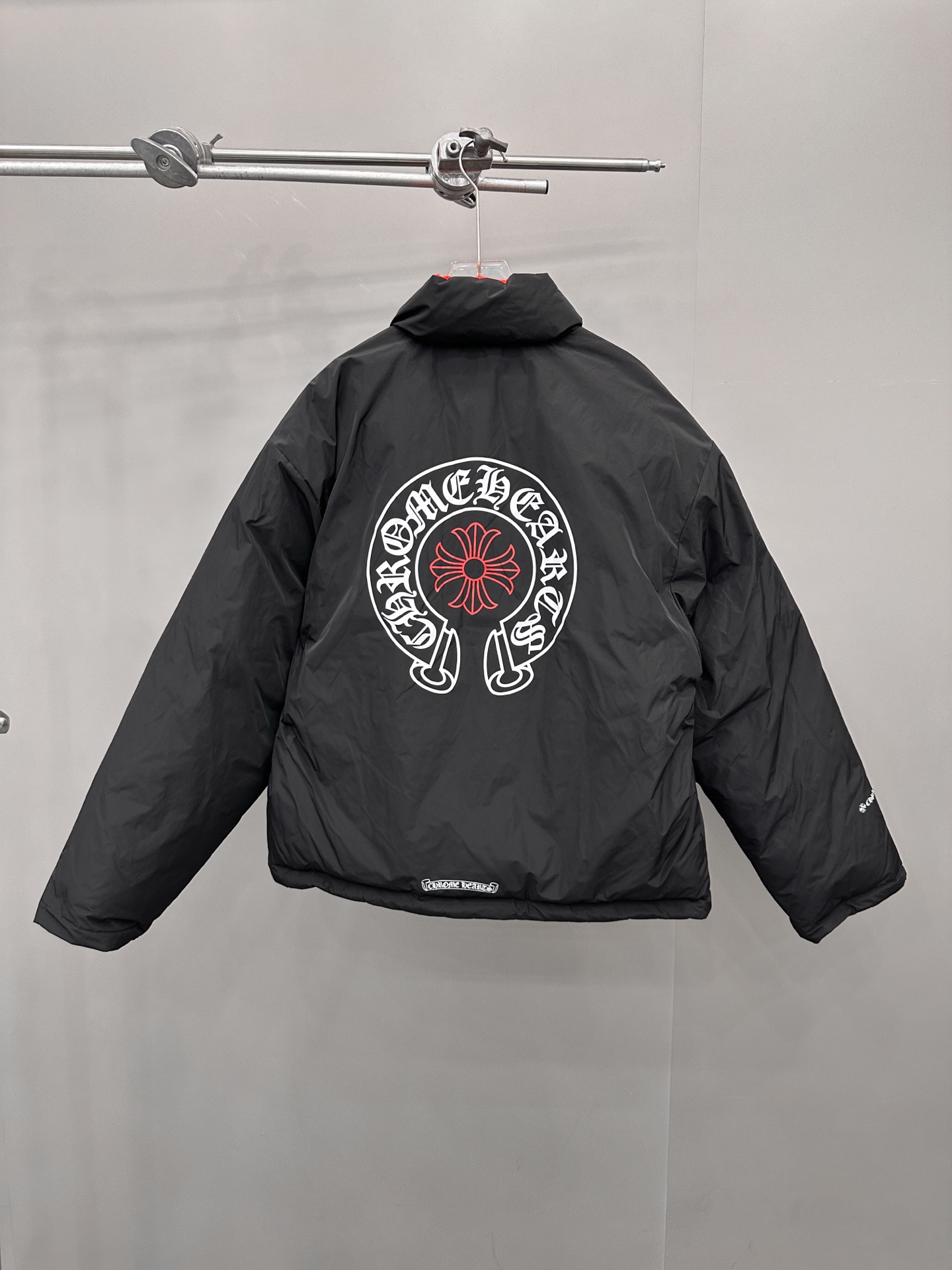 克罗心 ｜ 新款羽绒服，成衣四处印花标，外黑内红撞色设计，内外共用羽绒服面料，90白鹅绒，男女同款，尺码