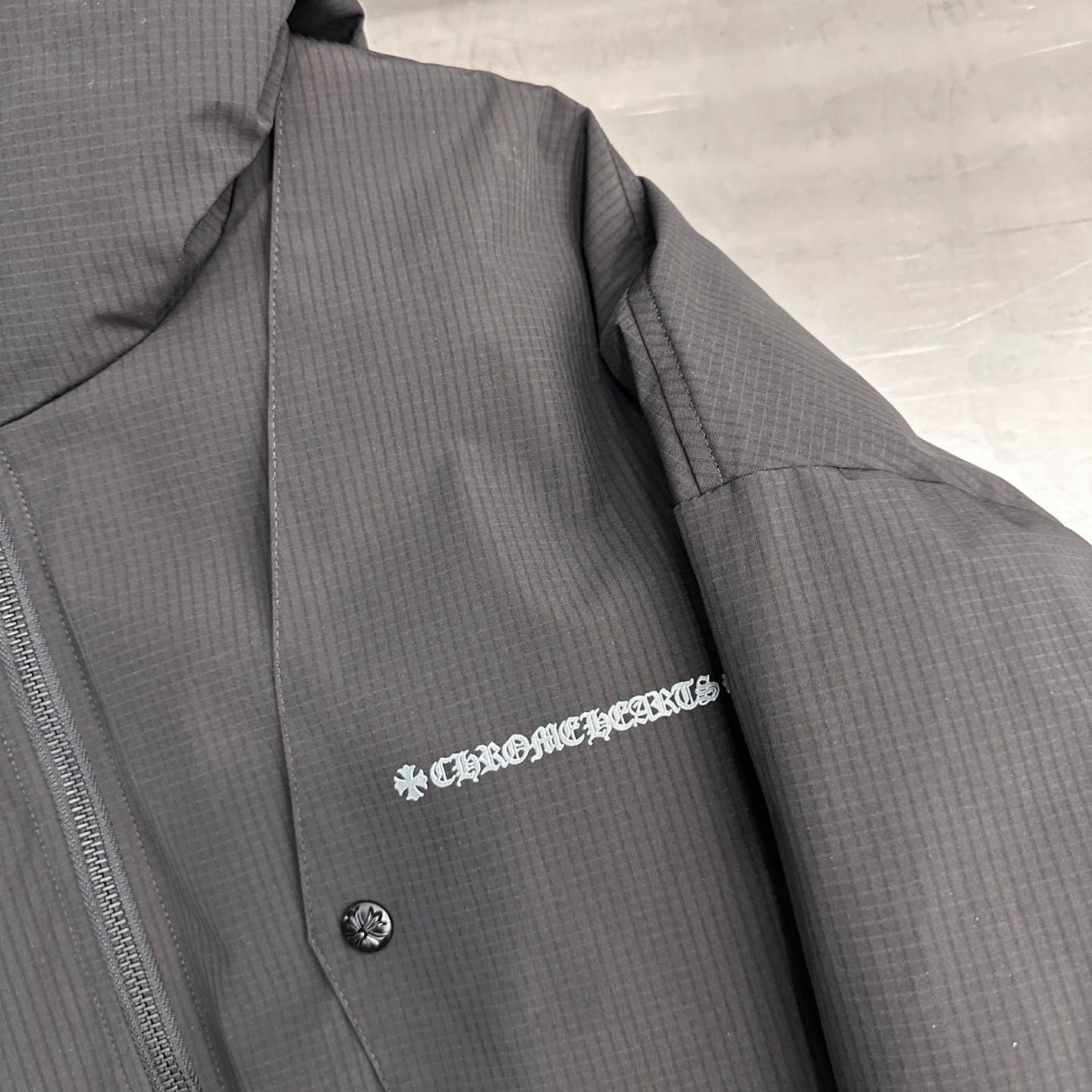 克罗心 ｜ 新款羽绒服，经典刺绣标，结构款90鹅绒填充，休闲时尚，男女同款，尺码sml