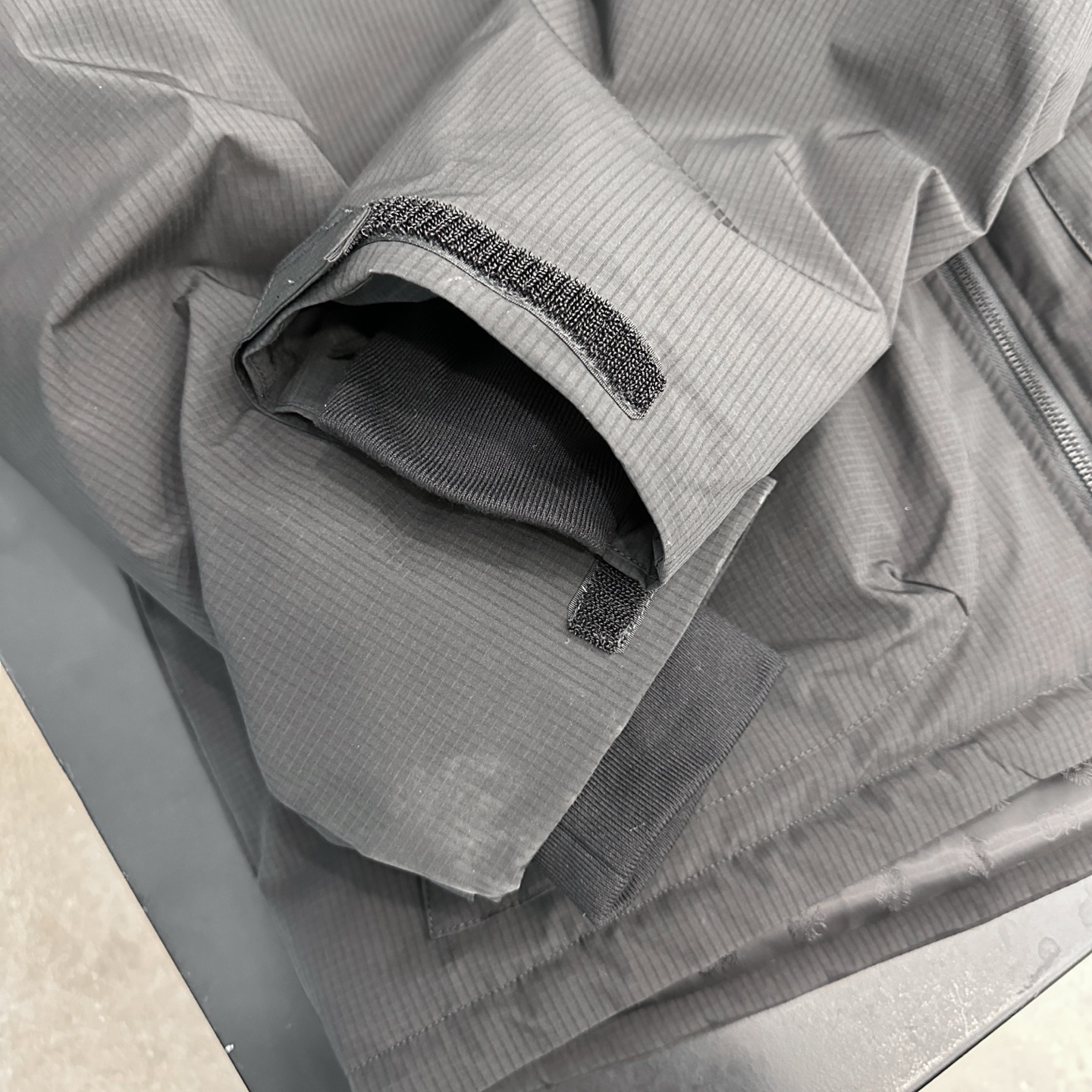 克罗心 ｜ 新款羽绒服，经典刺绣标，结构款90鹅绒填充，休闲时尚，男女同款，尺码sml