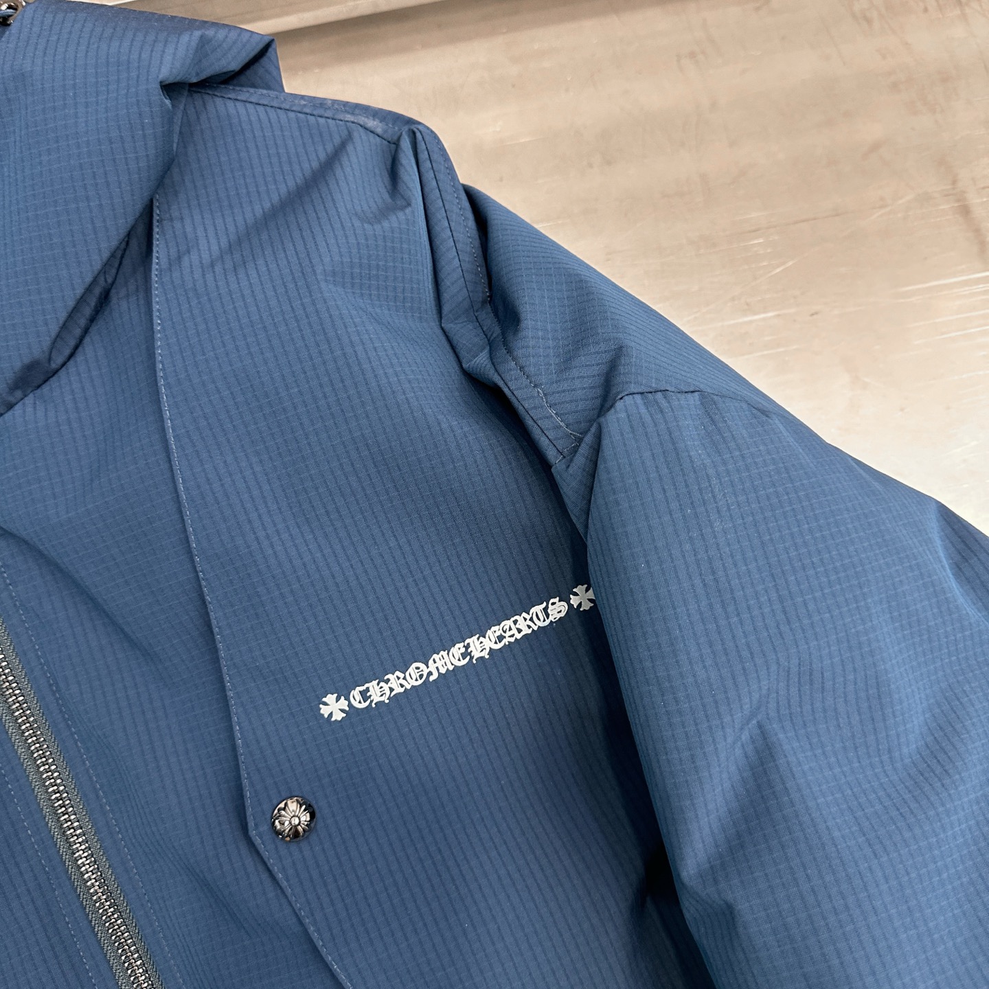 克罗心 ｜ 新款羽绒服，经典刺绣标，结构款90鹅绒填充，休闲时尚，男女同款，尺码sml