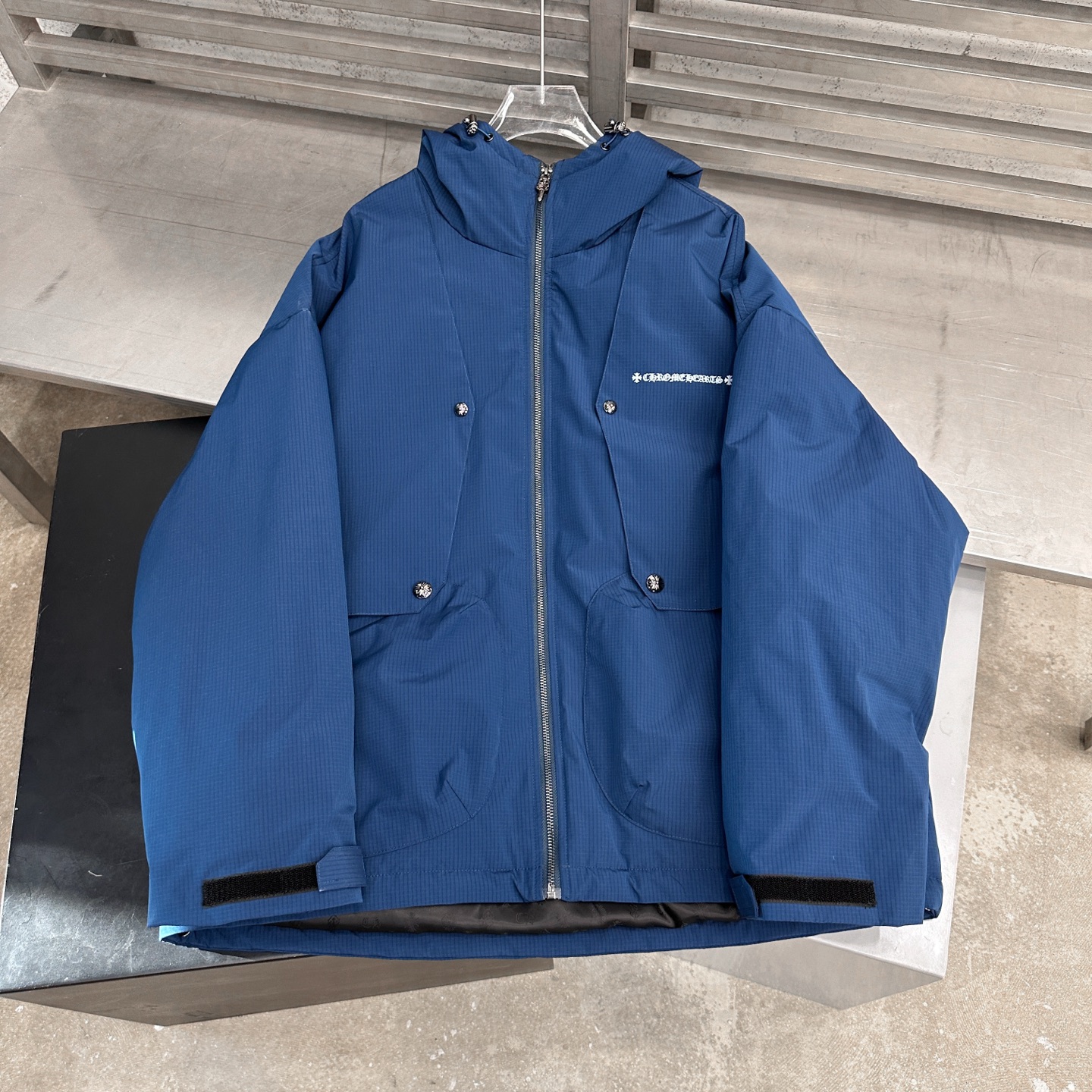 克罗心 ｜ 新款羽绒服，经典刺绣标，结构款90鹅绒填充，休闲时尚，男女同款，尺码sml