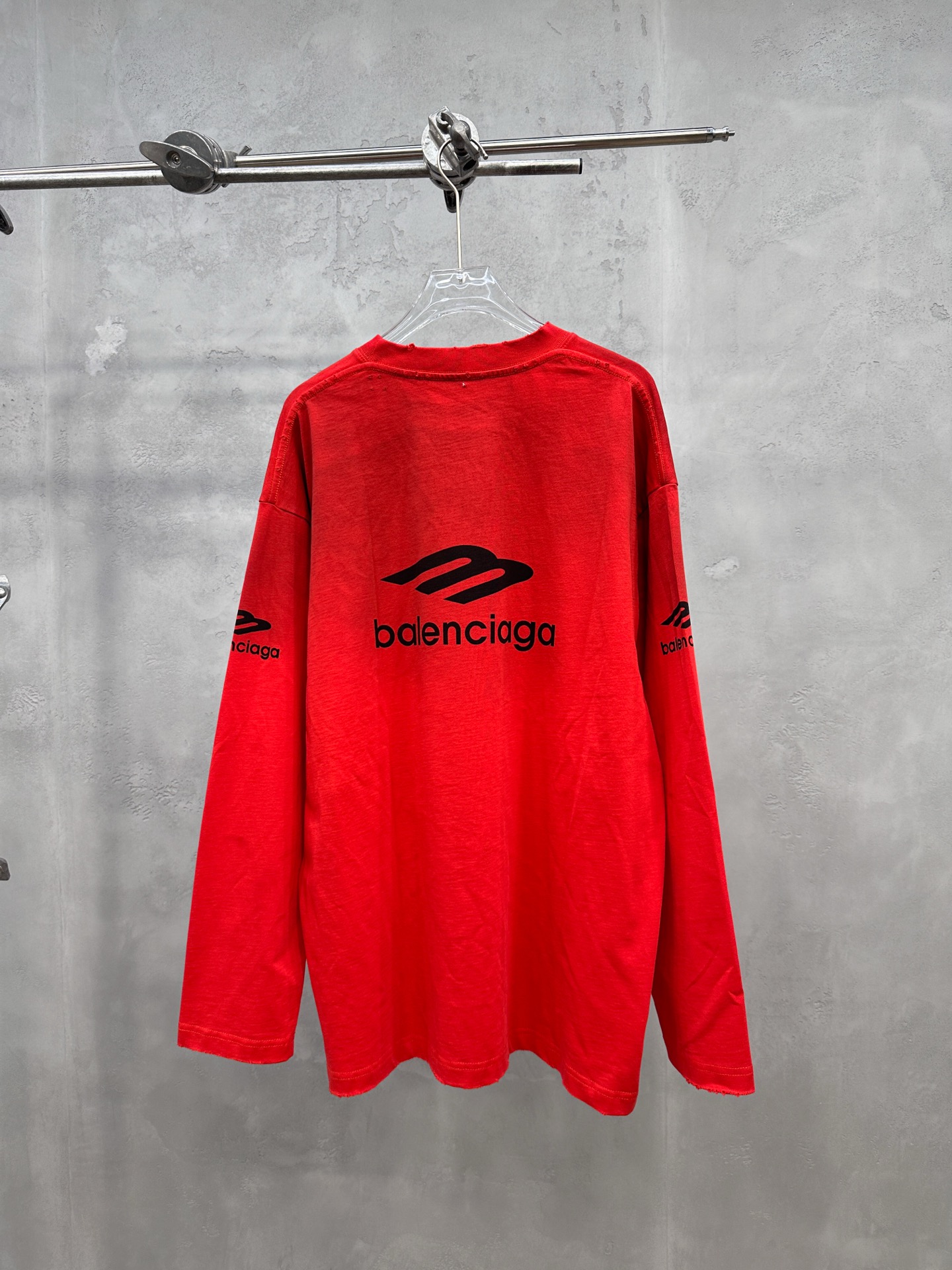 巴黎 ｜ 新款长袖t，成衣洗水喷色吊磨工艺加多处印花，男女同款，尺码sml