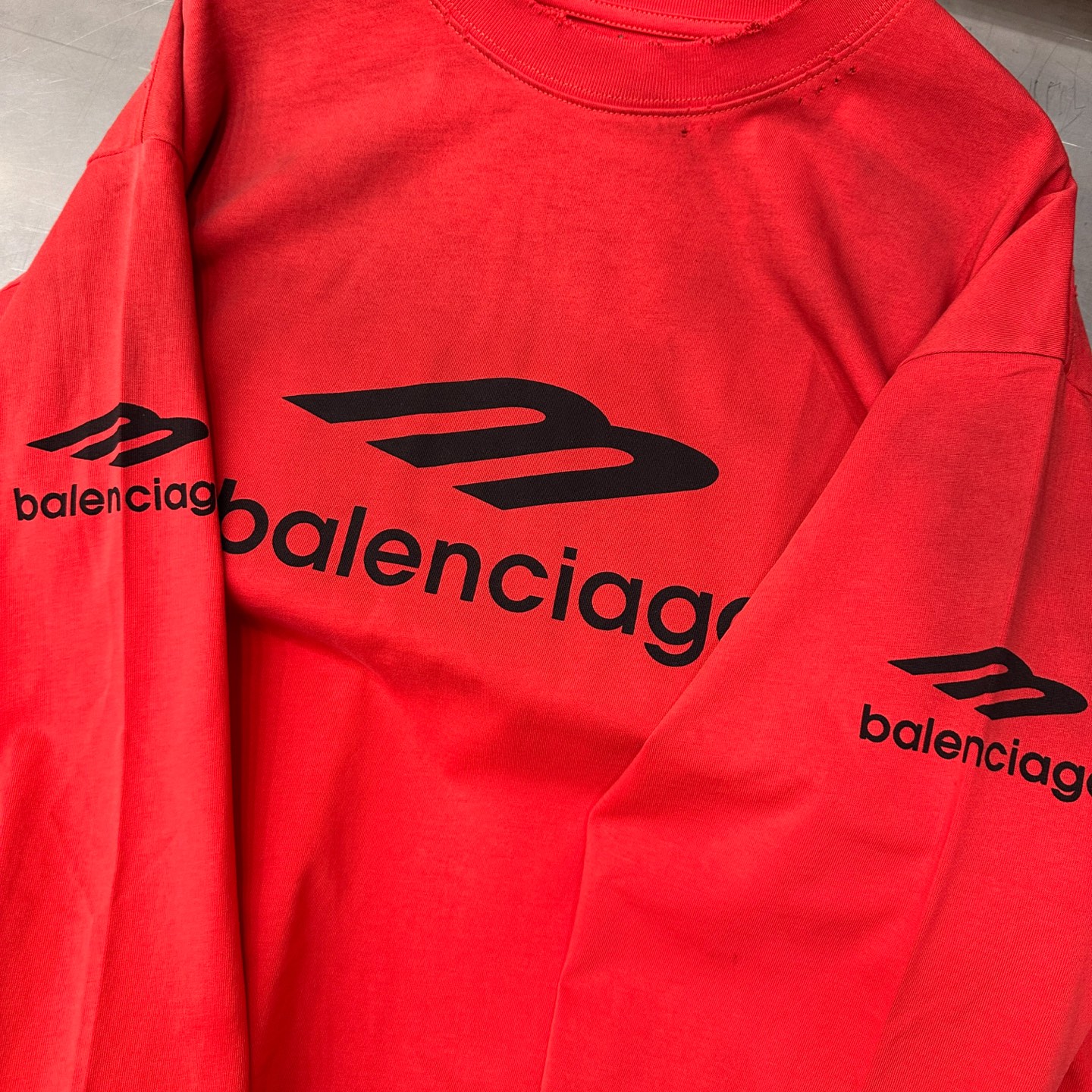 巴黎 ｜ 新款长袖t，成衣洗水喷色吊磨工艺加多处印花，男女同款，尺码sml