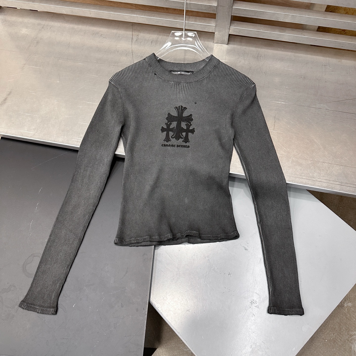 克罗心 ｜ 新款毛织上衣，成衣洗水炒色吊磨工艺加成衣印花，休闲时尚，尺码sml