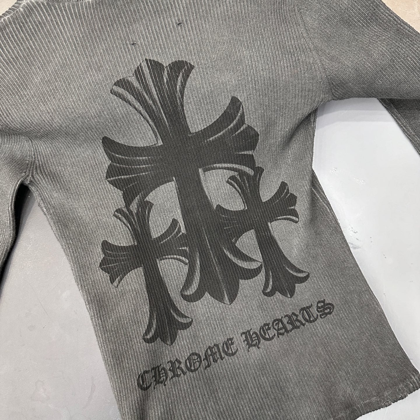 克罗心 ｜ 新款毛织上衣，成衣洗水炒色吊磨工艺加成衣印花，休闲时尚，尺码sml