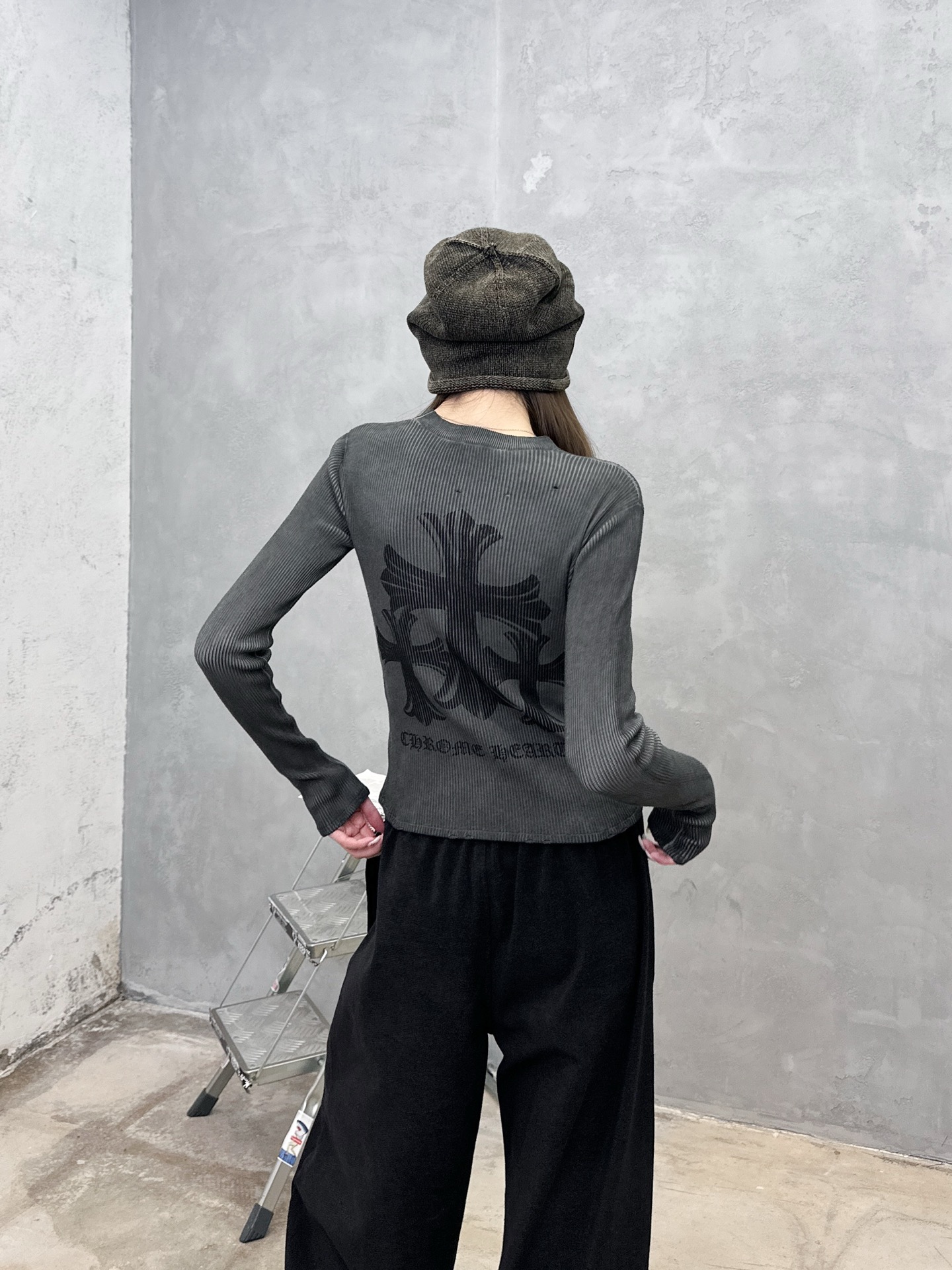 克罗心 ｜ 新款毛织上衣，成衣洗水炒色吊磨工艺加成衣印花，休闲时尚，尺码sml