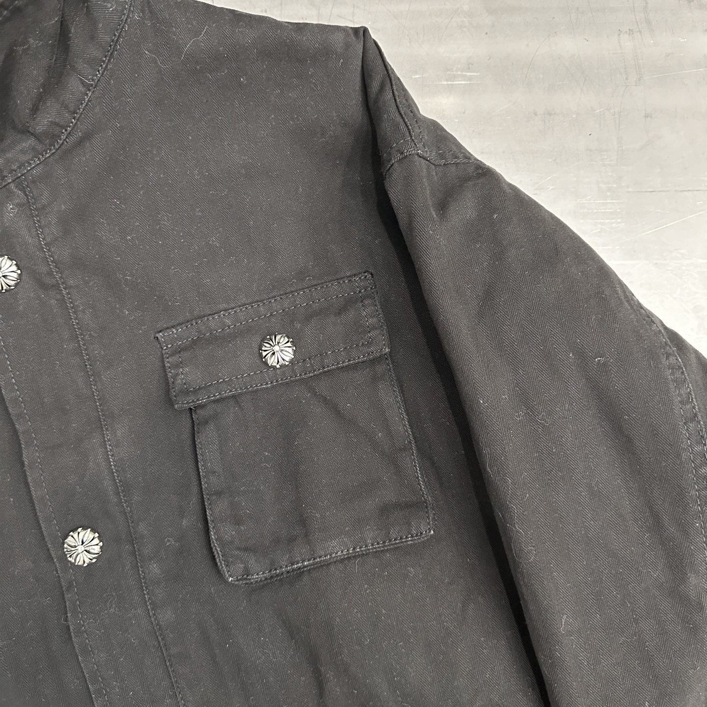 Chrome Hearts | New trench coat, washed with classic hardware, imported khaki, unisex sizes S/M/L.-Big cat