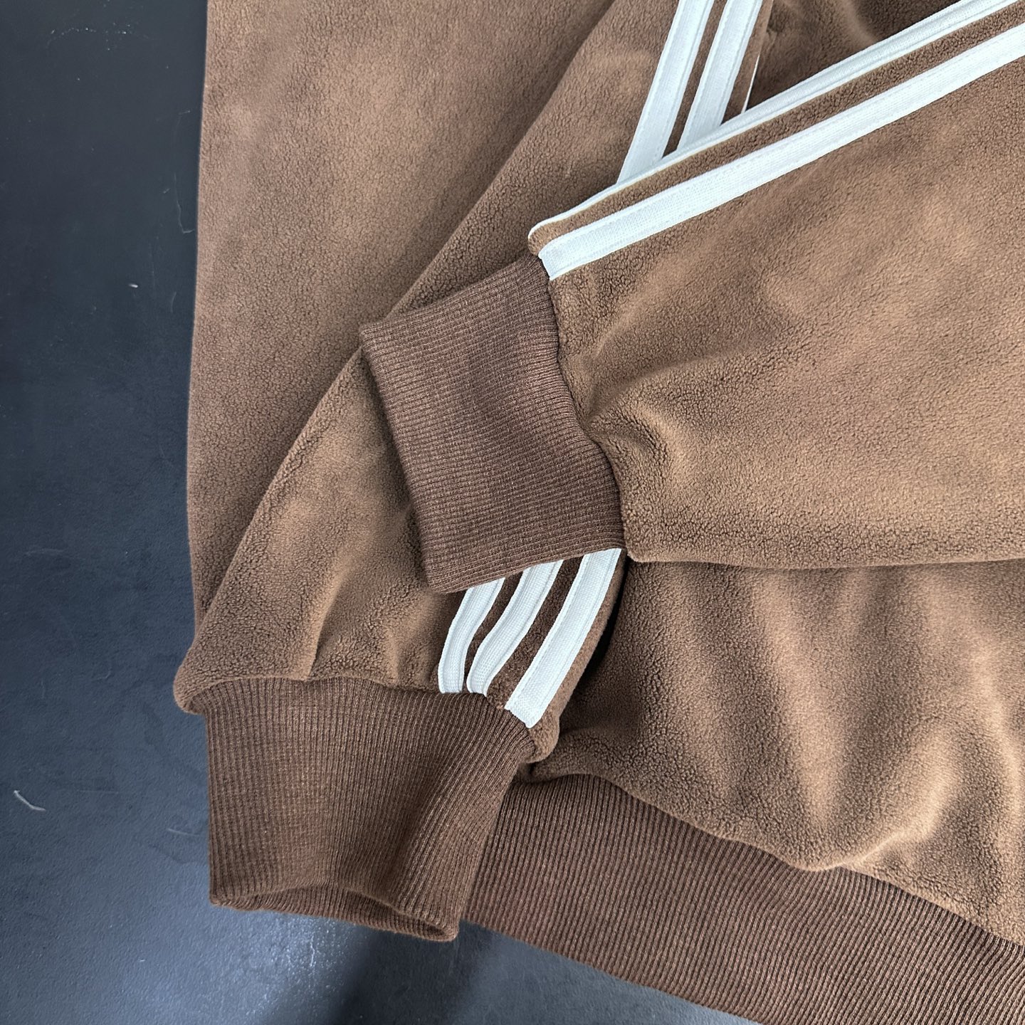 克罗心 ｜ 新款休闲开衫上衣，经典刺绣标加手工车侧杠工艺，高密保暖摇粒绒面料，男女同款，尺码sml