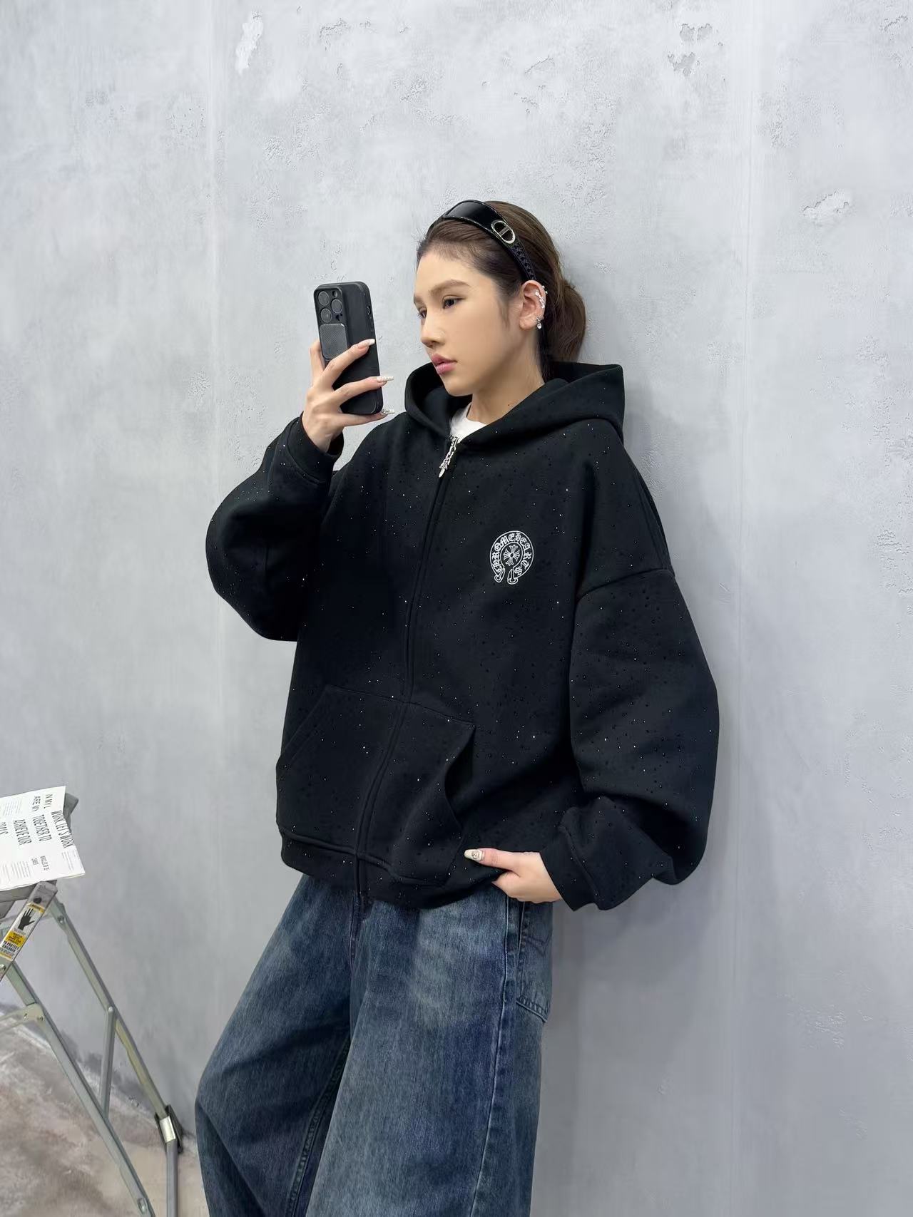 克罗心 ｜ 新款卫衣开衫，经典硅胶闪粉印花标，成衣全身烫钻工艺，休闲时尚，尺码sml