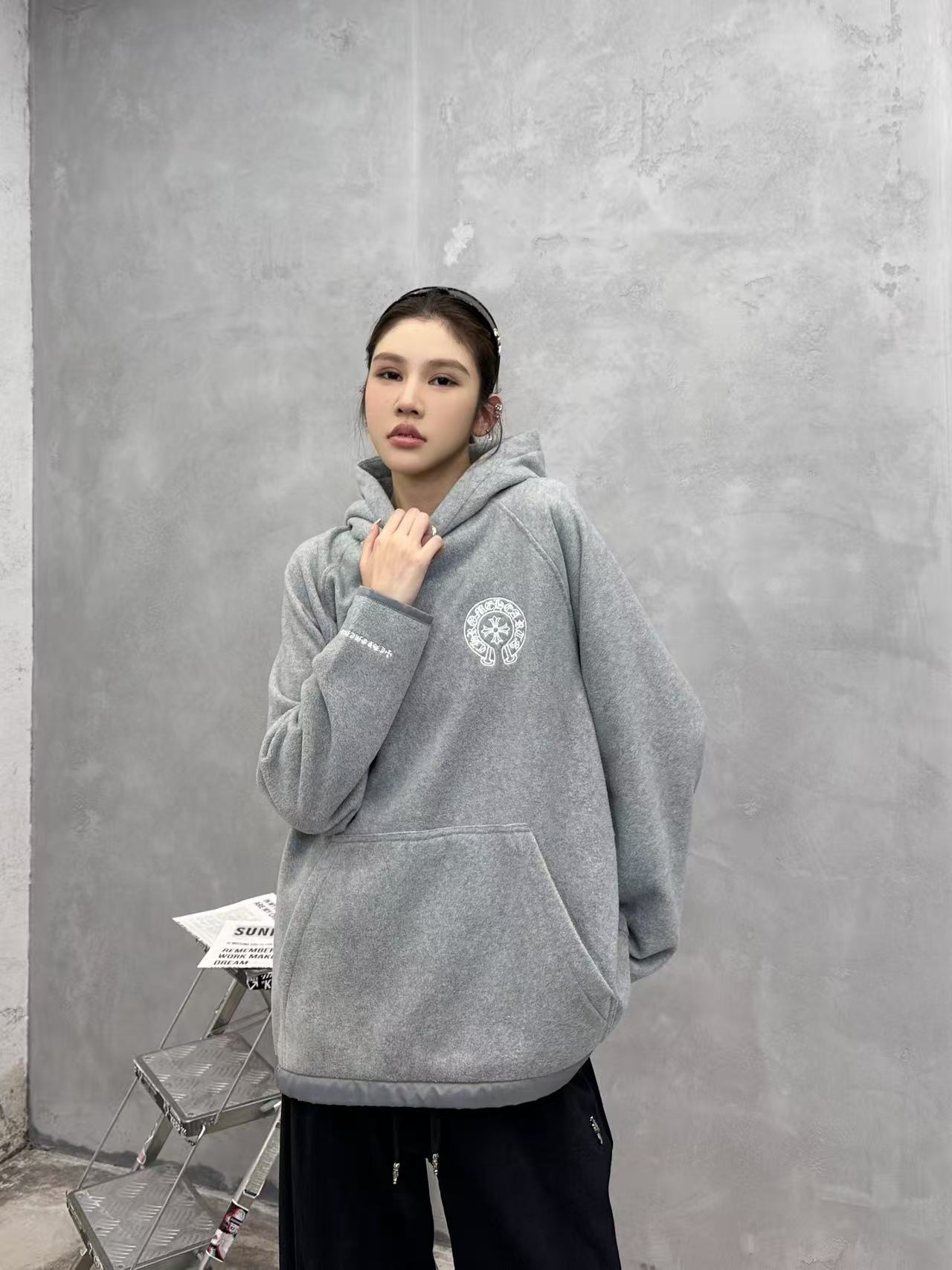 克罗心 ｜ 新款套头卫衣，经典刺绣标工艺，高密摇粒绒保暖面料，休闲时尚套头款，男女同款，尺码sml