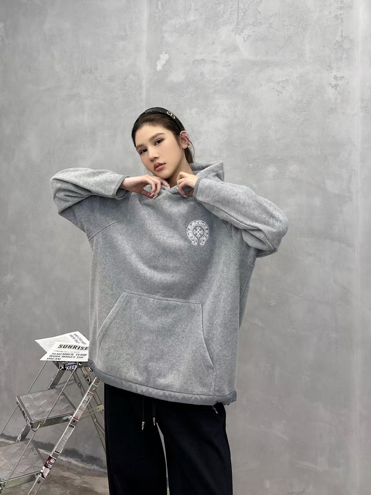 克罗心 ｜ 新款套头卫衣，经典刺绣标工艺，高密摇粒绒保暖面料，休闲时尚套头款，男女同款，尺码sml