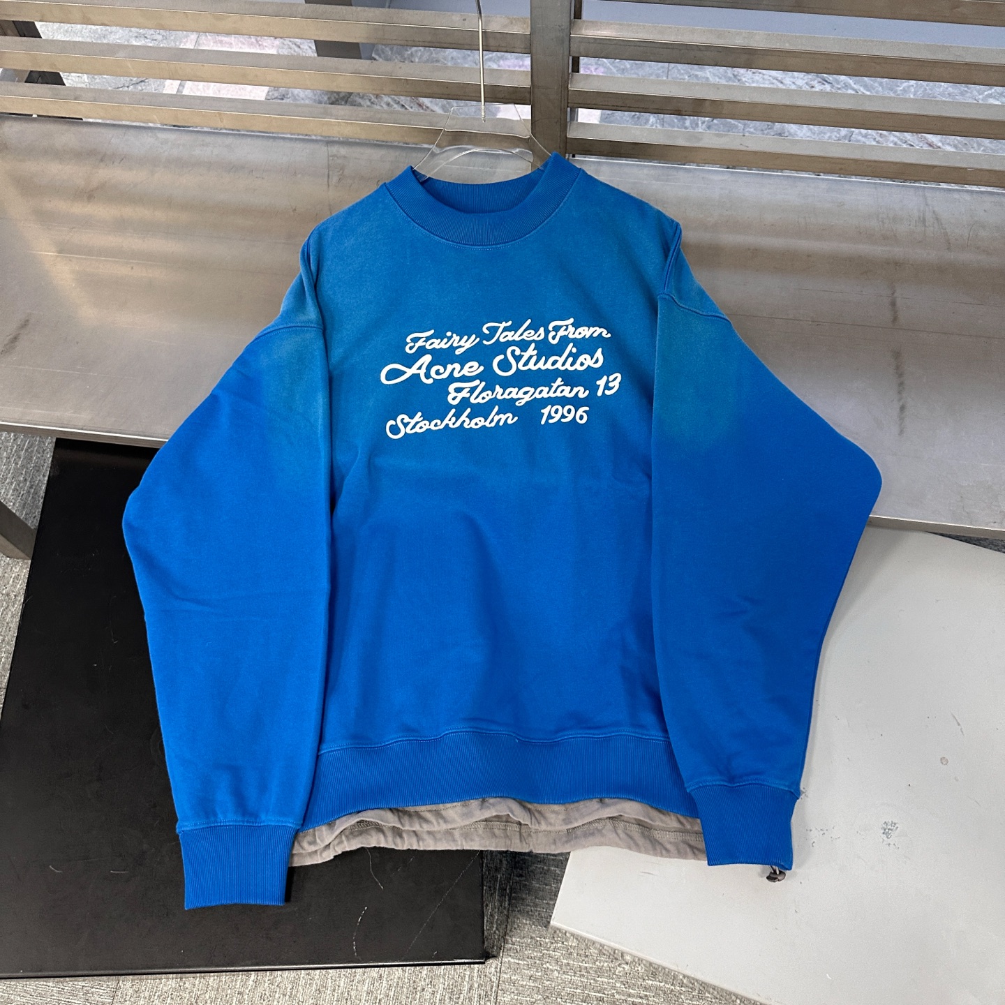 Acne ｜ 新款套头卫衣，成衣洗水炒色喷色工艺加前后印花，上下拼接假两件款式，男女同款，尺码sml