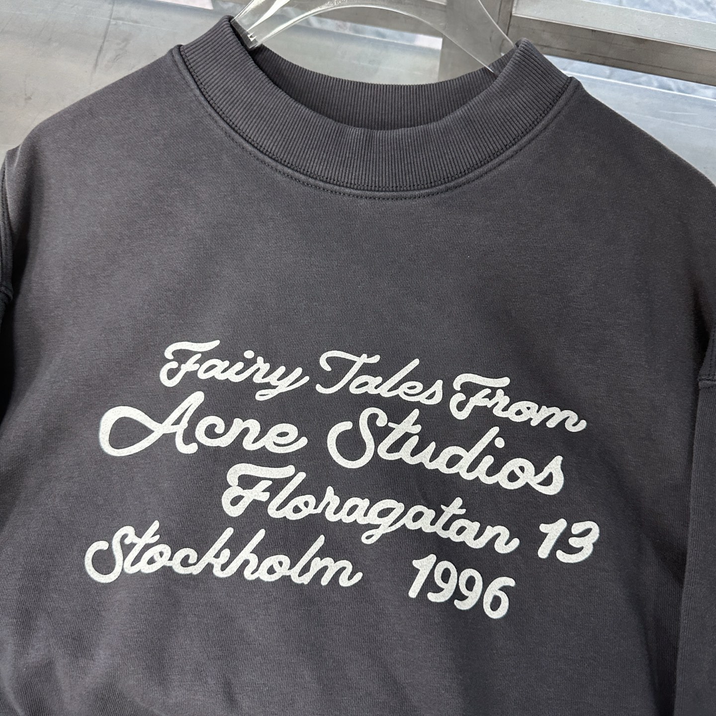 Acne ｜ 新款套头卫衣，成衣洗水炒色喷色工艺加前后印花，上下拼接假两件款式，男女同款，尺码sml